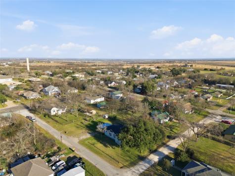 602 Cedar Street Lott TX 76656