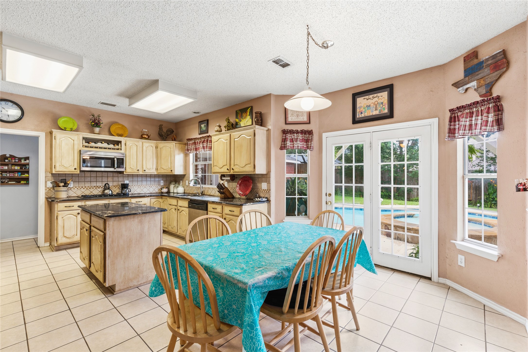 7604 Oak Knoll Drive North Richland Hills TX 76182