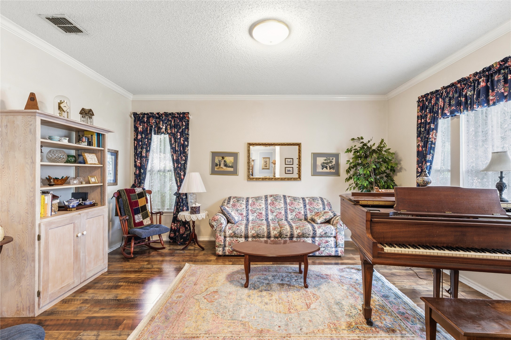 7604 Oak Knoll Drive North Richland Hills TX 76182