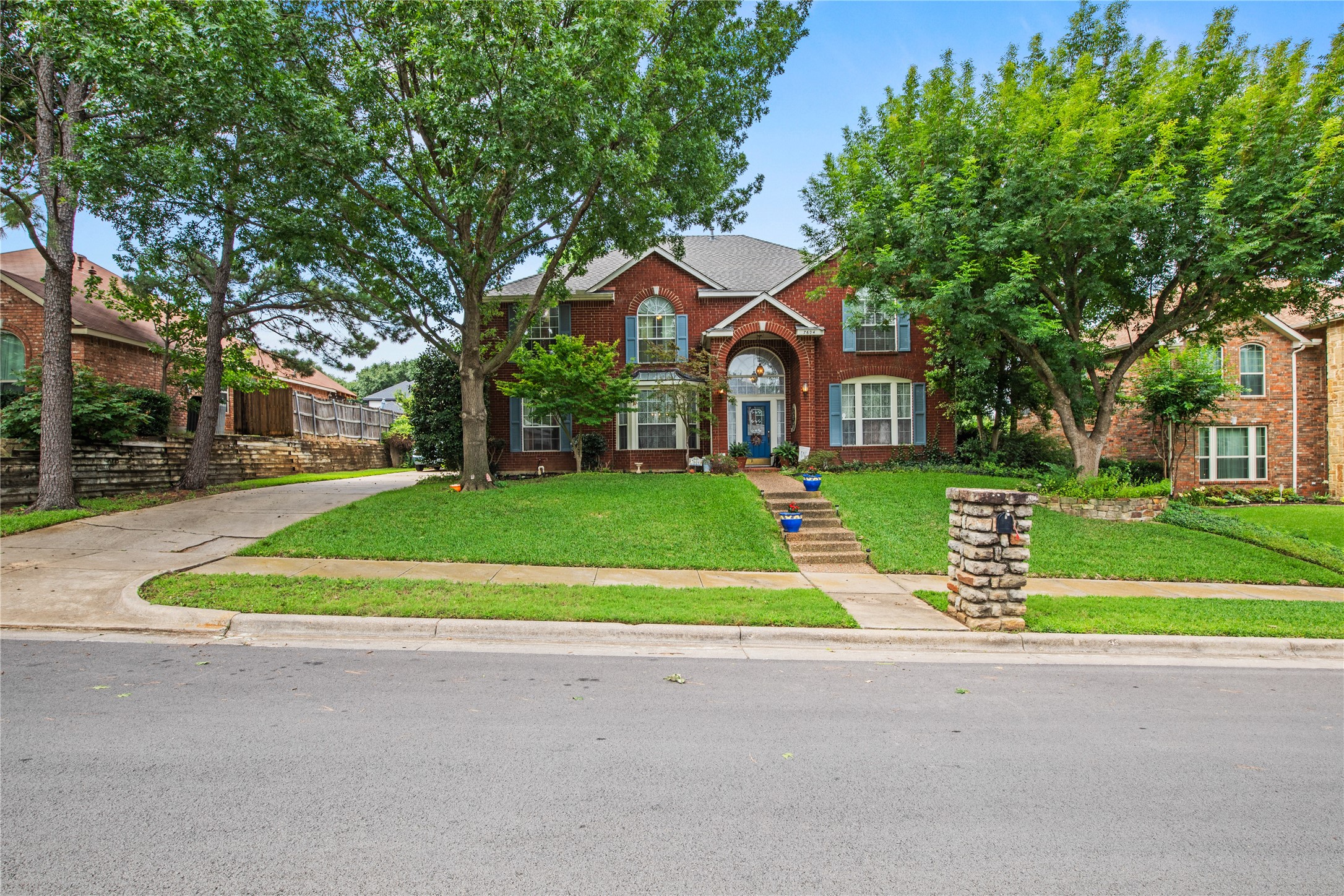 7604 Oak Knoll Drive North Richland Hills TX 76182