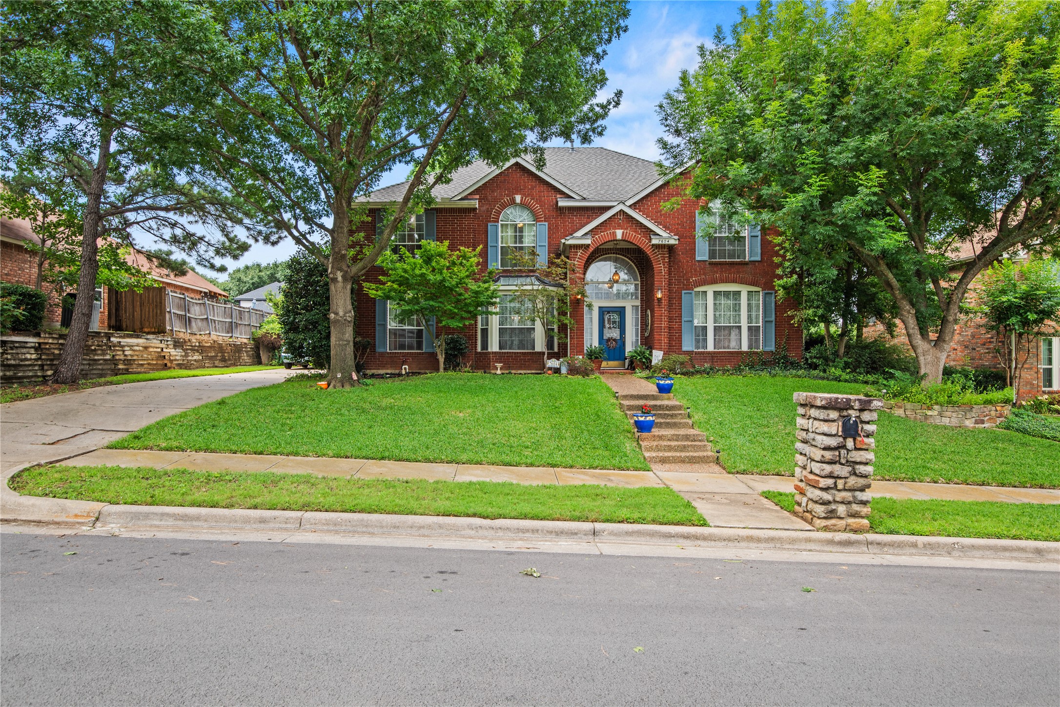 7604 Oak Knoll Drive North Richland Hills TX 76182