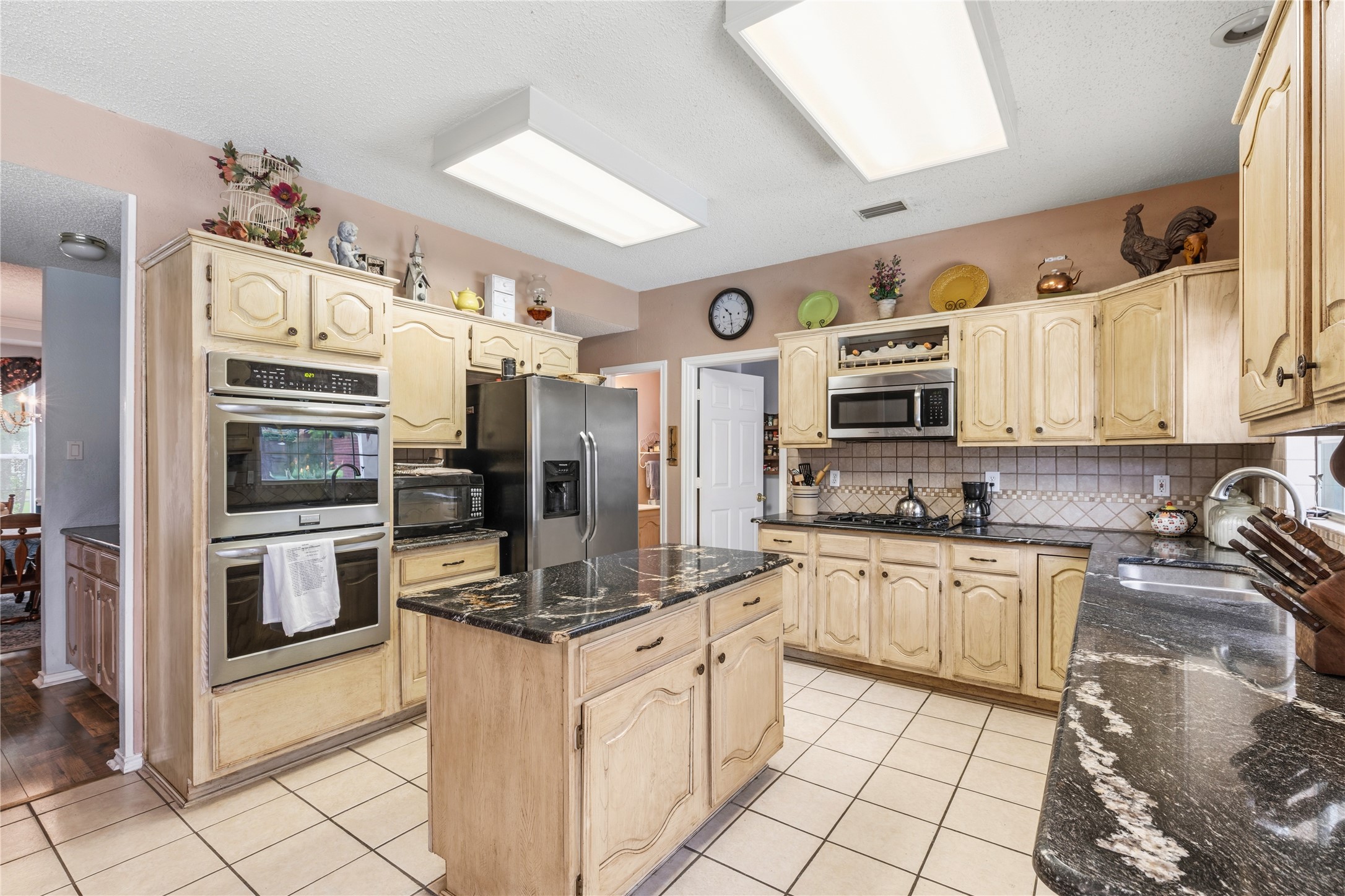 7604 Oak Knoll Drive North Richland Hills TX 76182