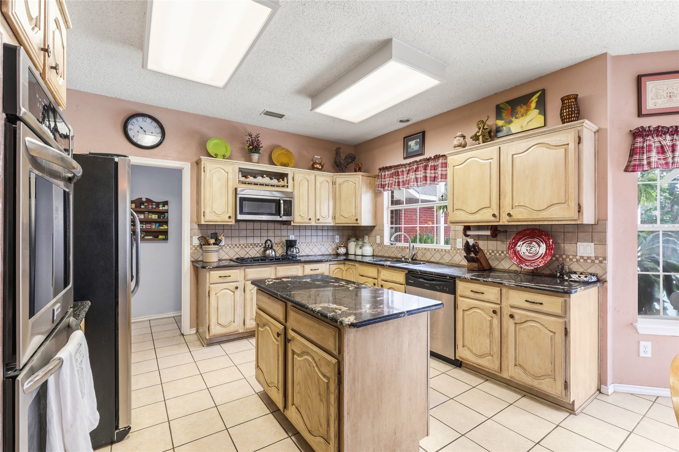 7604 Oak Knoll Drive North Richland Hills TX 76182