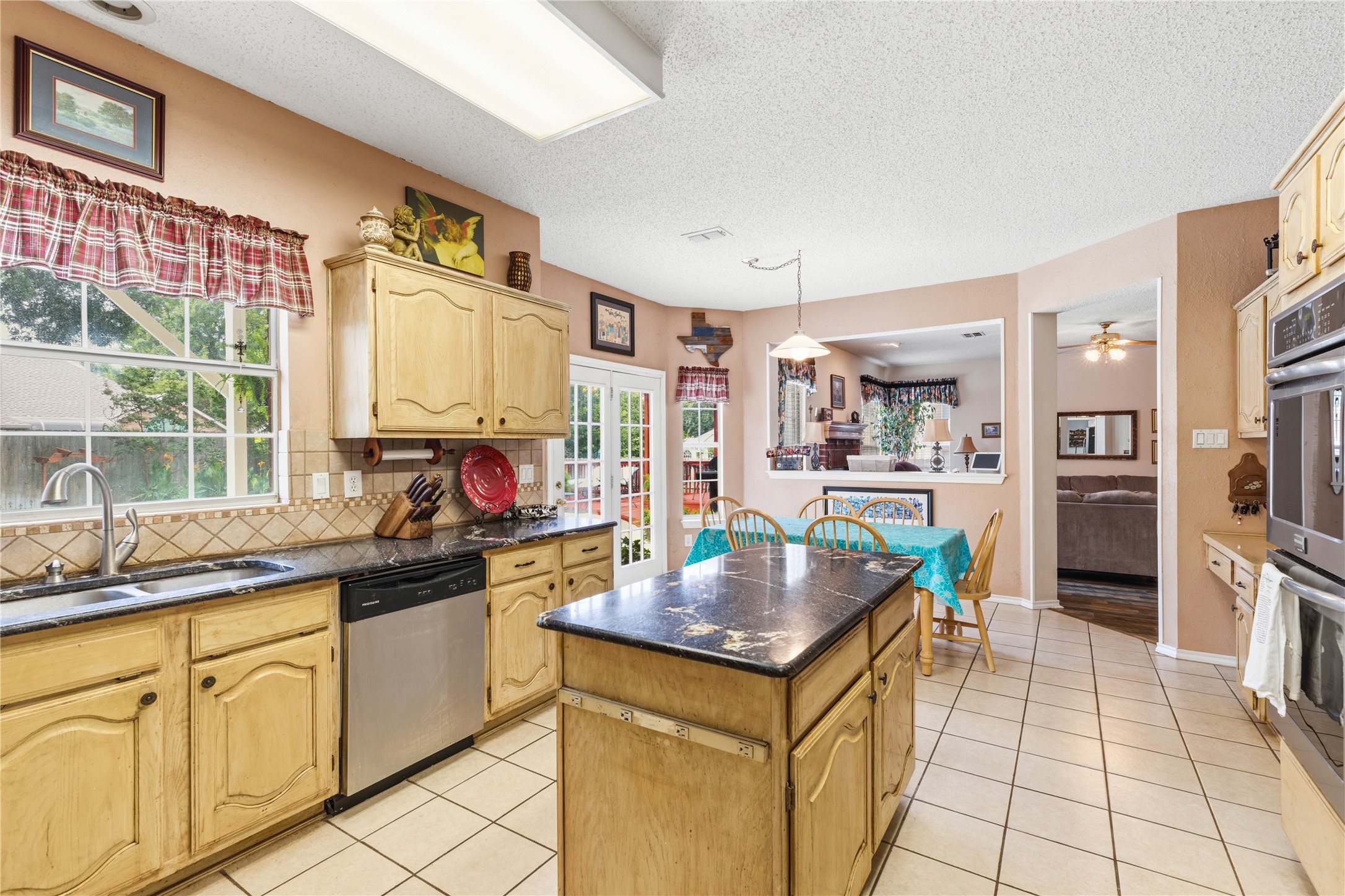 7604 Oak Knoll Drive North Richland Hills TX 76182