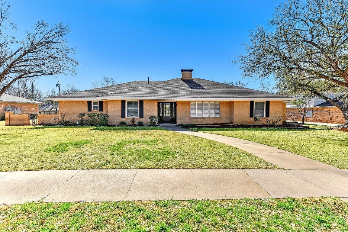 1516 Crescent Drive Sherman TX 75092