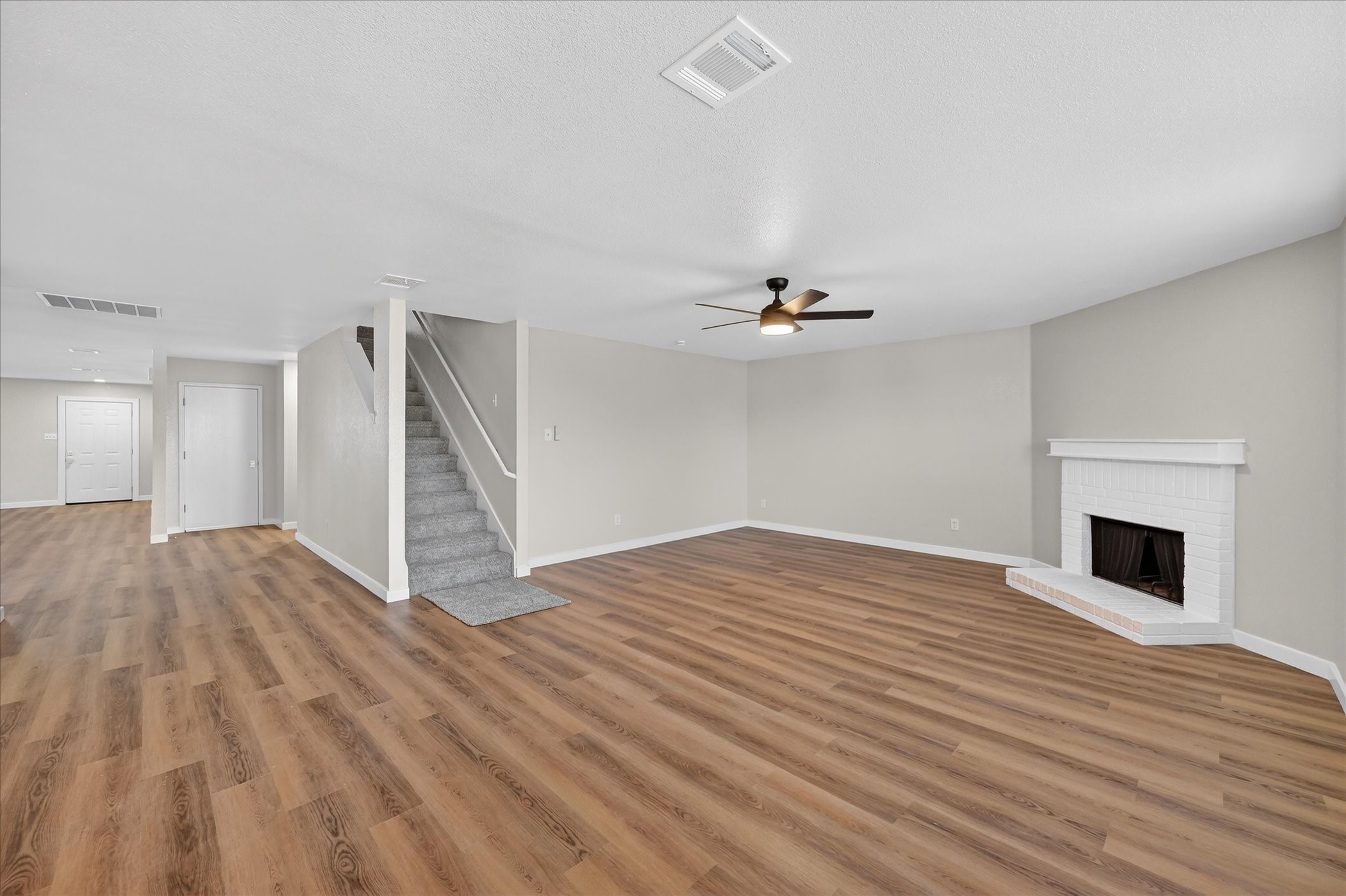 8400 Vinetree Drive Arlington TX 76002