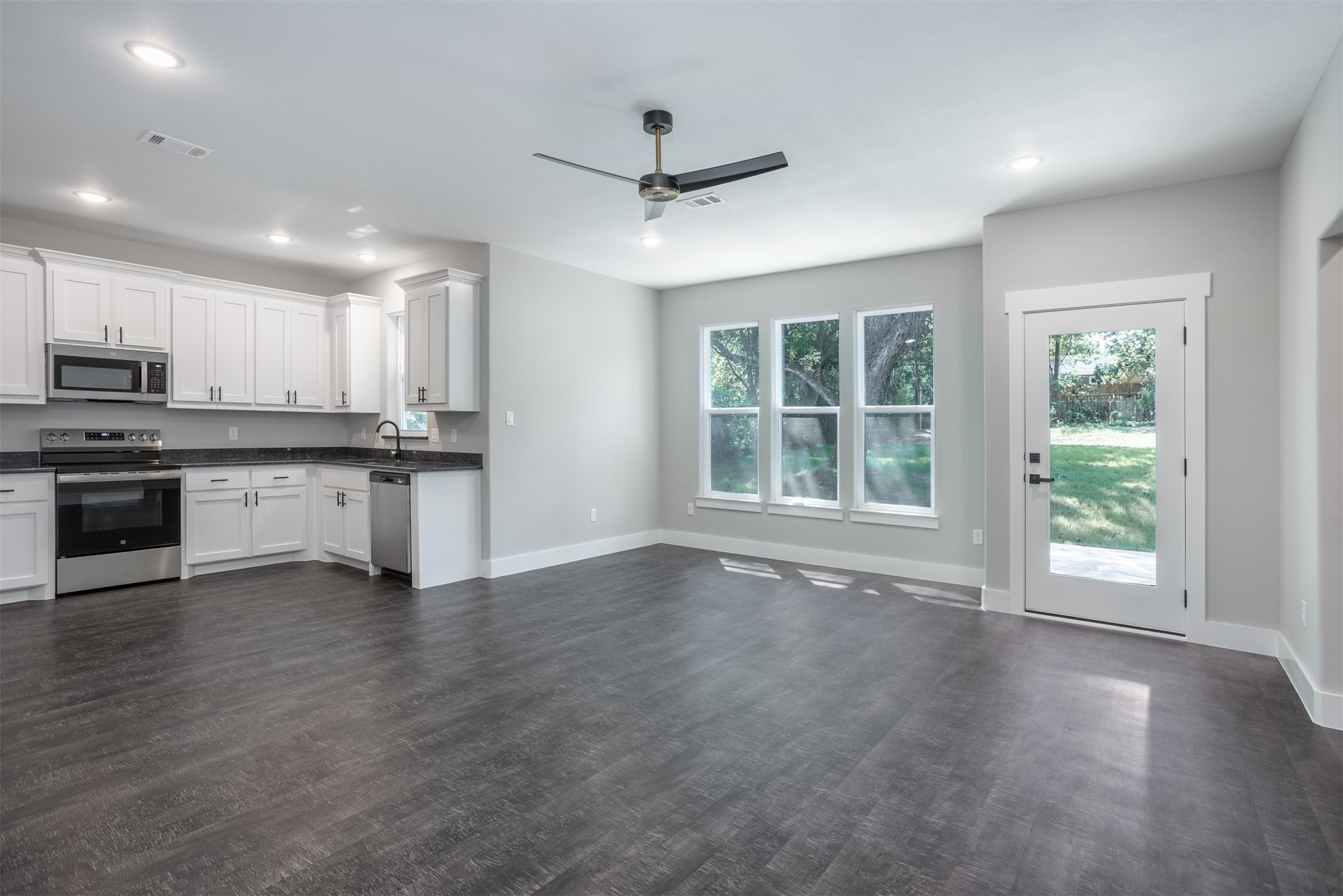 326 W Day Street Denison TX 75020