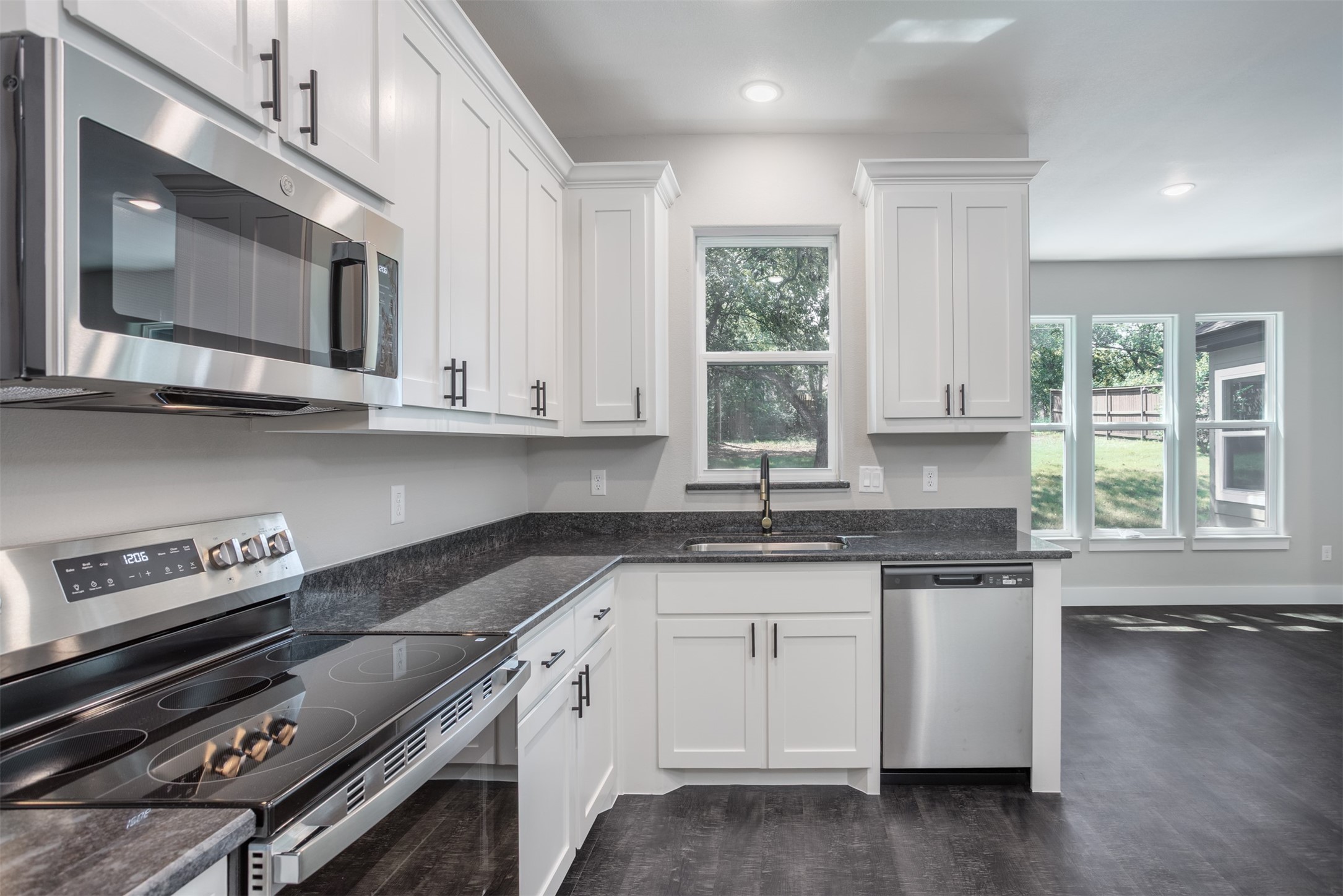 326 W Day Street Denison TX 75020