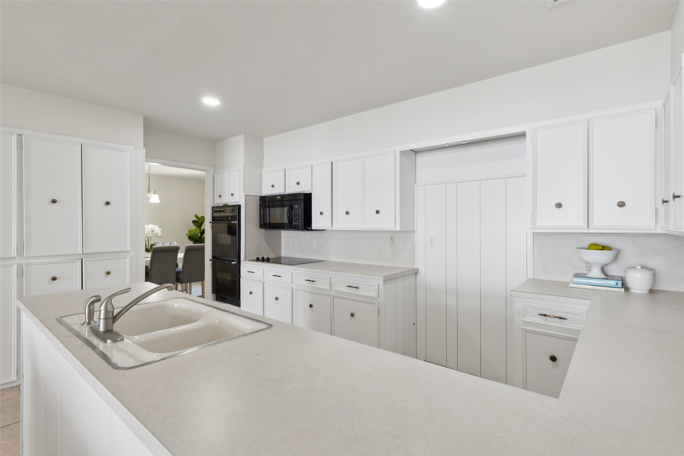 648 S Rough Creek Court Granbury TX 76048