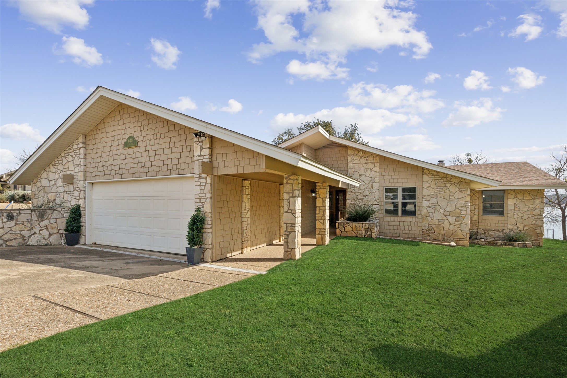 648 S Rough Creek Court Granbury TX 76048