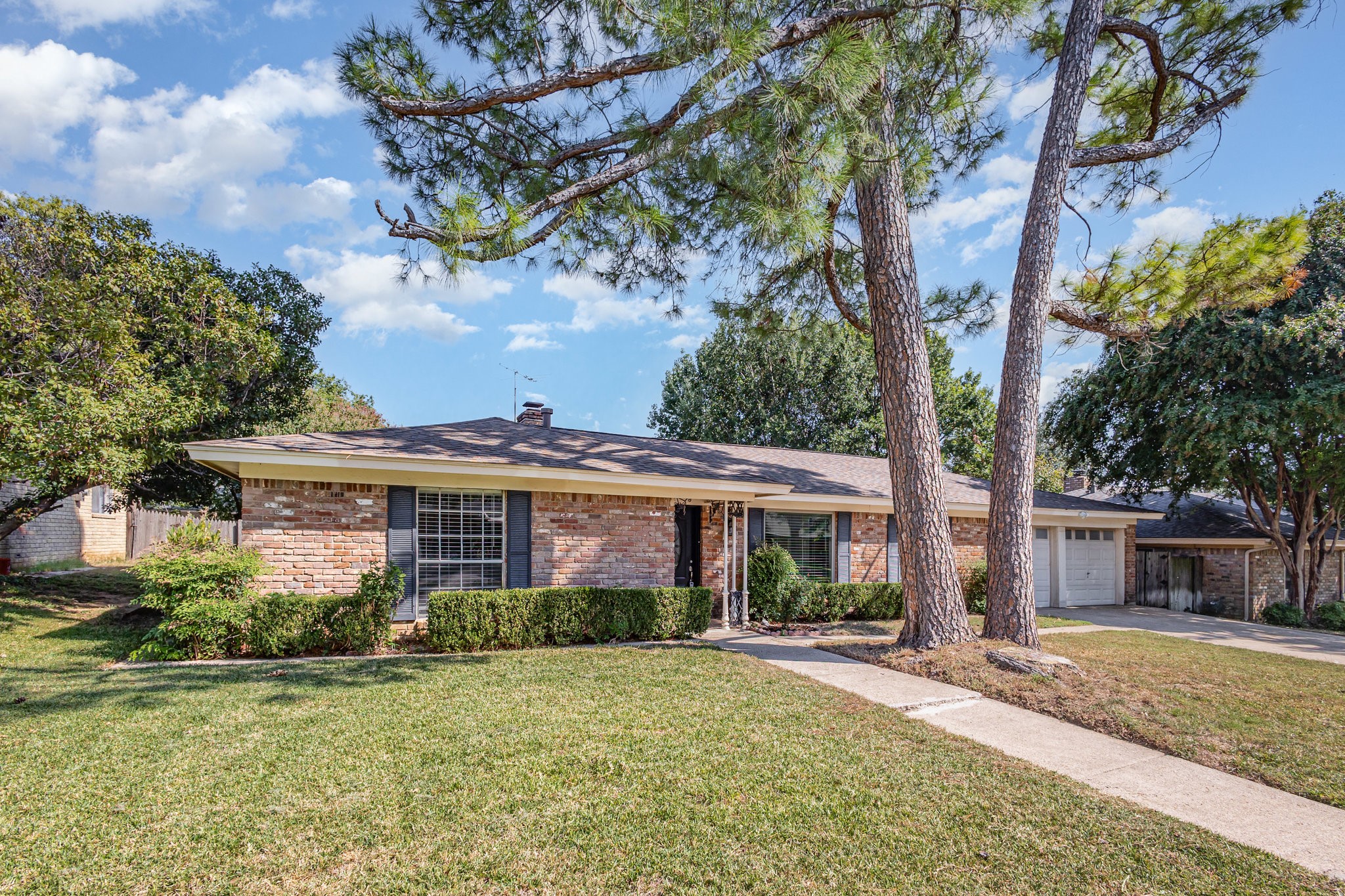 1740 Cynthia Lane Hurst TX 76054