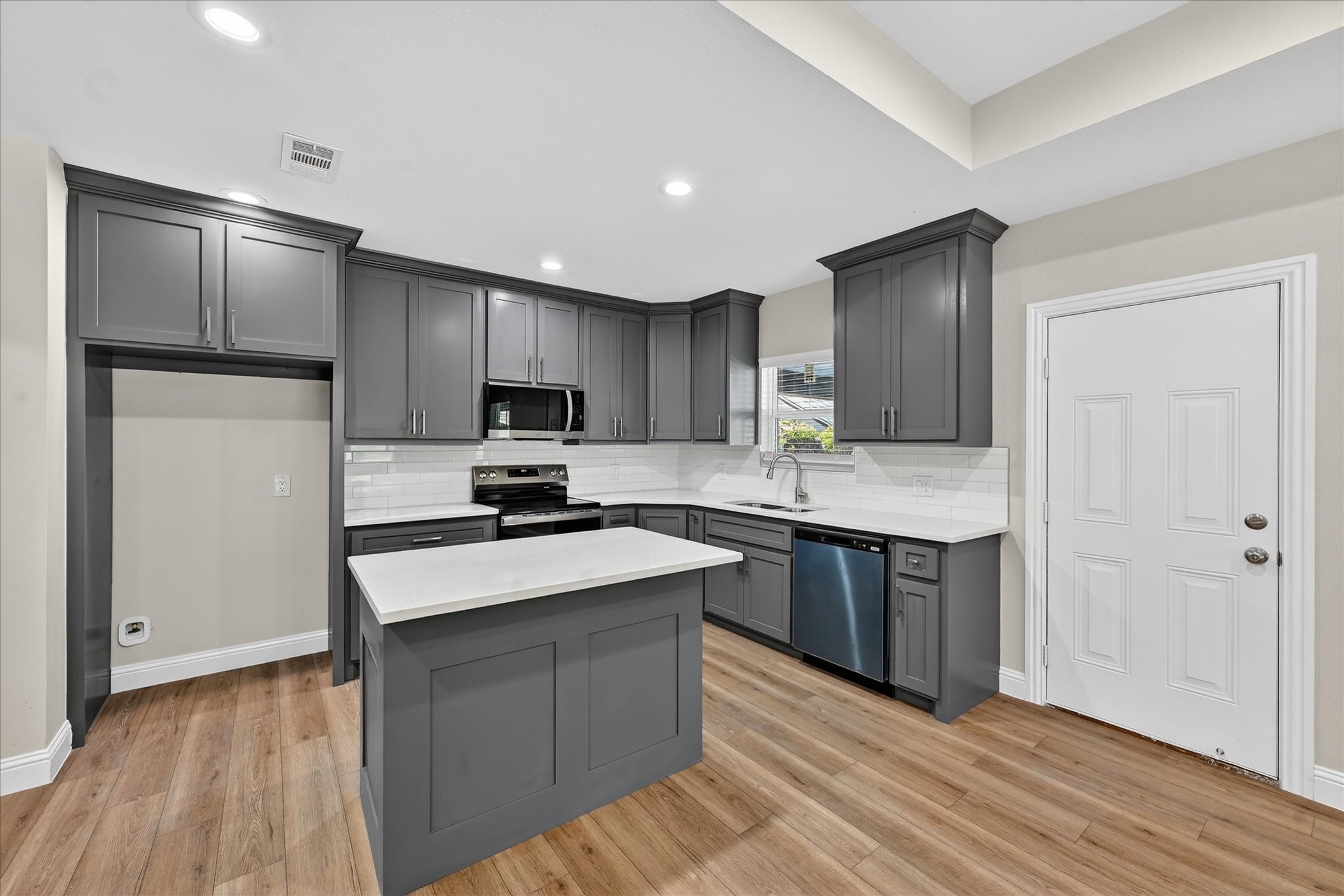 2009 W Sherman Street Paris TX 75460