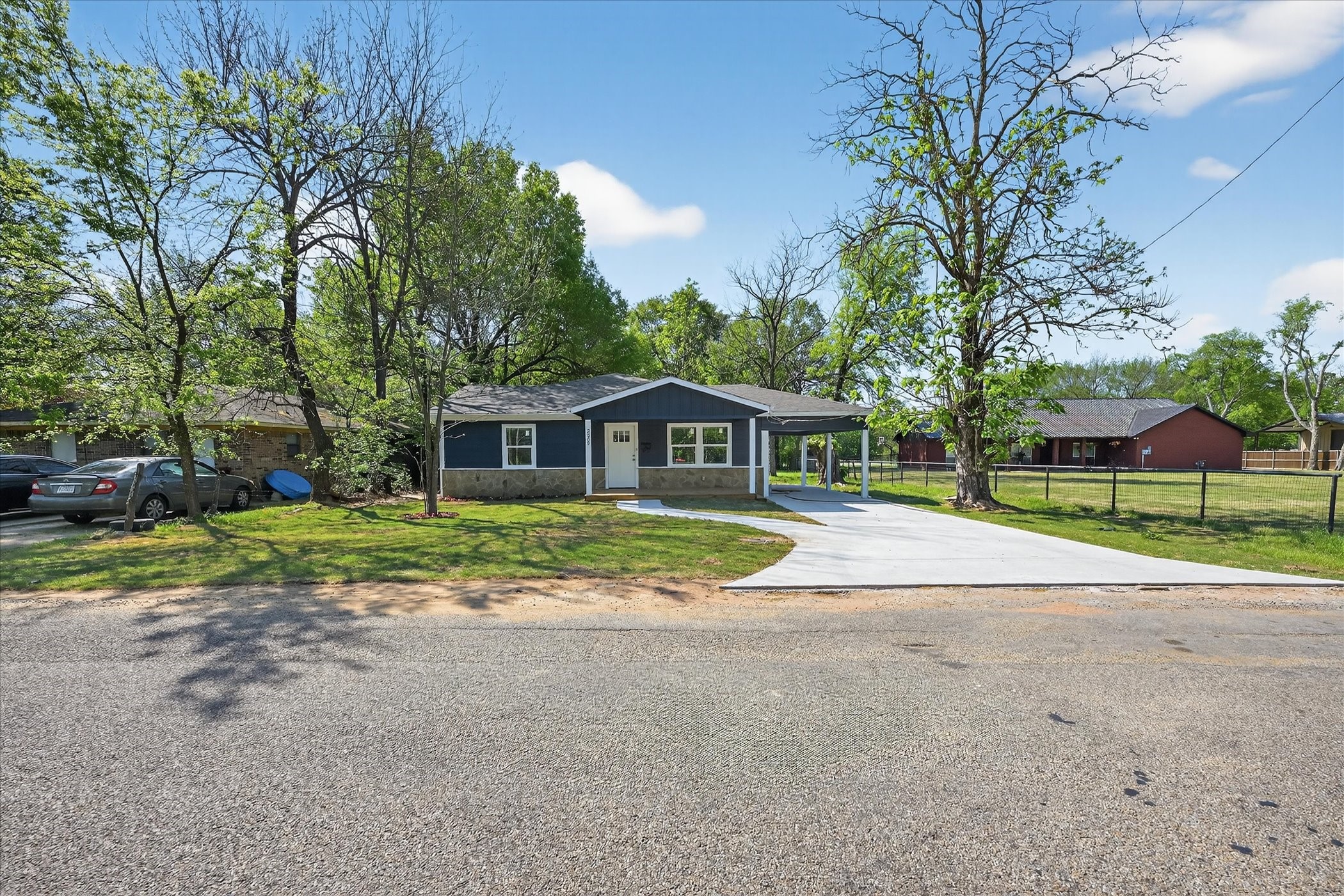 2009 W Sherman Street Paris TX 75460