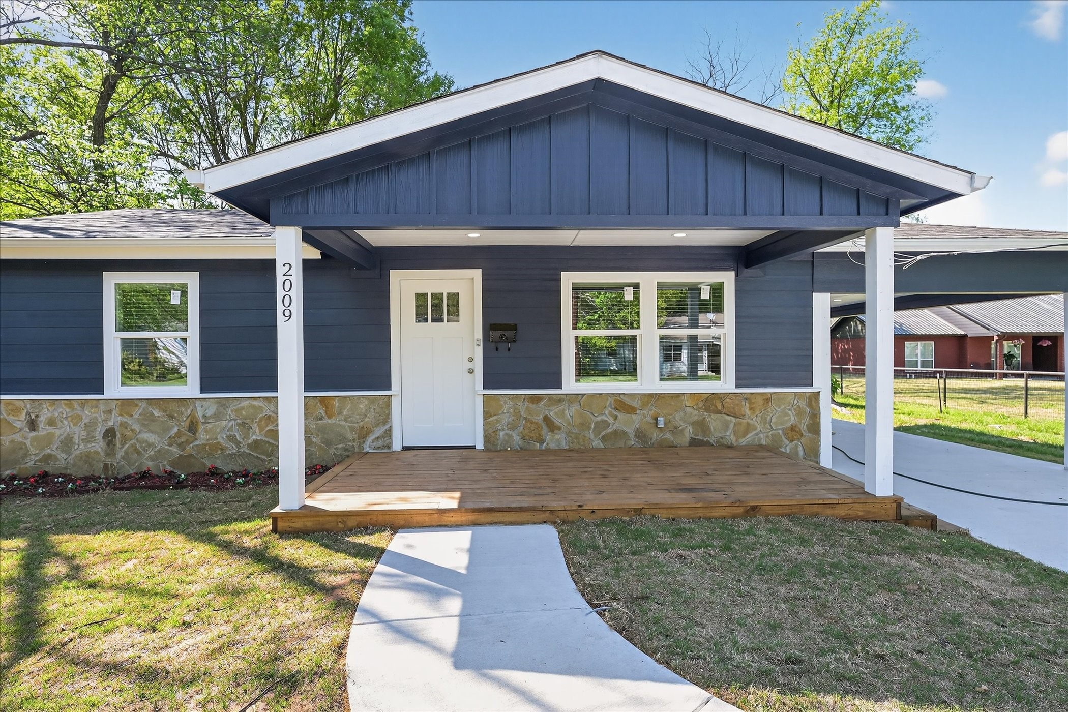 2009 W Sherman Street Paris TX 75460
