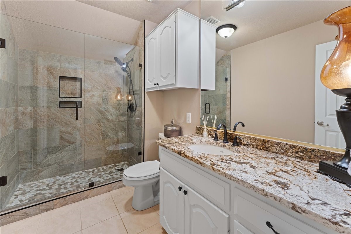 1408 E Lake Drive Gladewater TX 75657