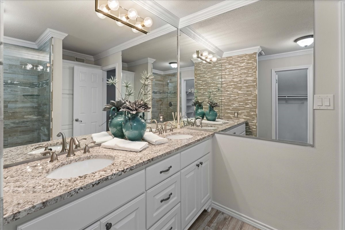 1408 E Lake Drive Gladewater TX 75657
