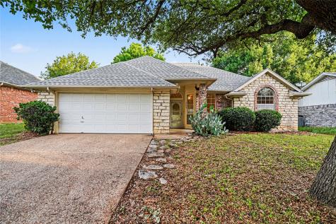 1504 Clover Lane Granbury TX 76048