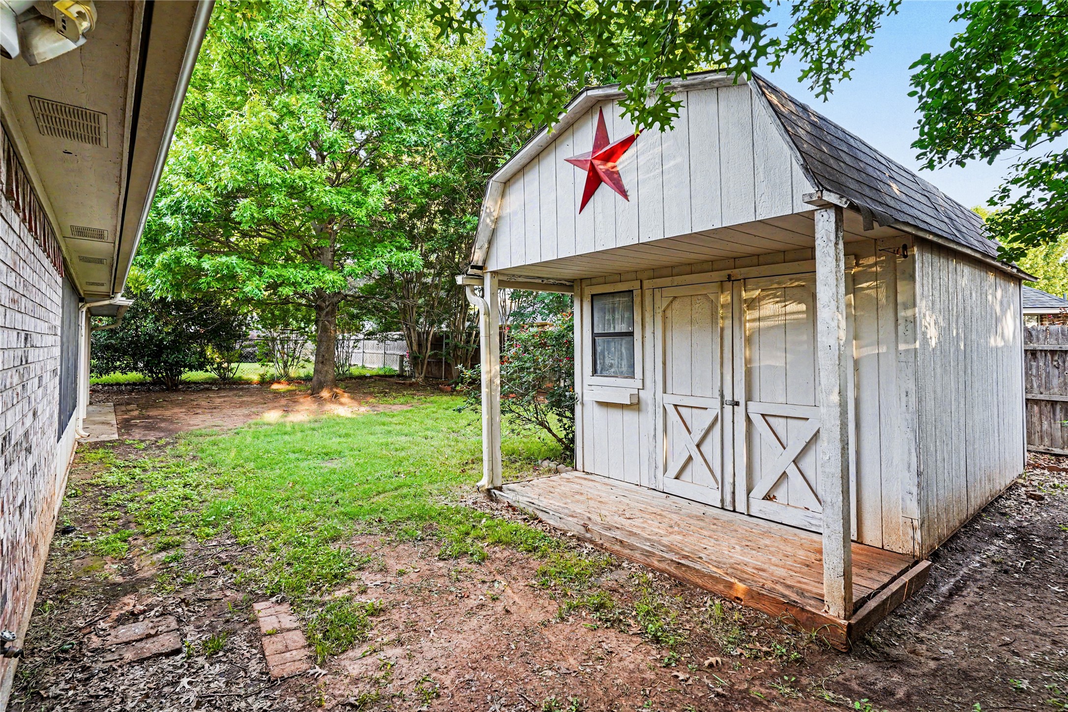 1504 Clover Lane Granbury TX 76048