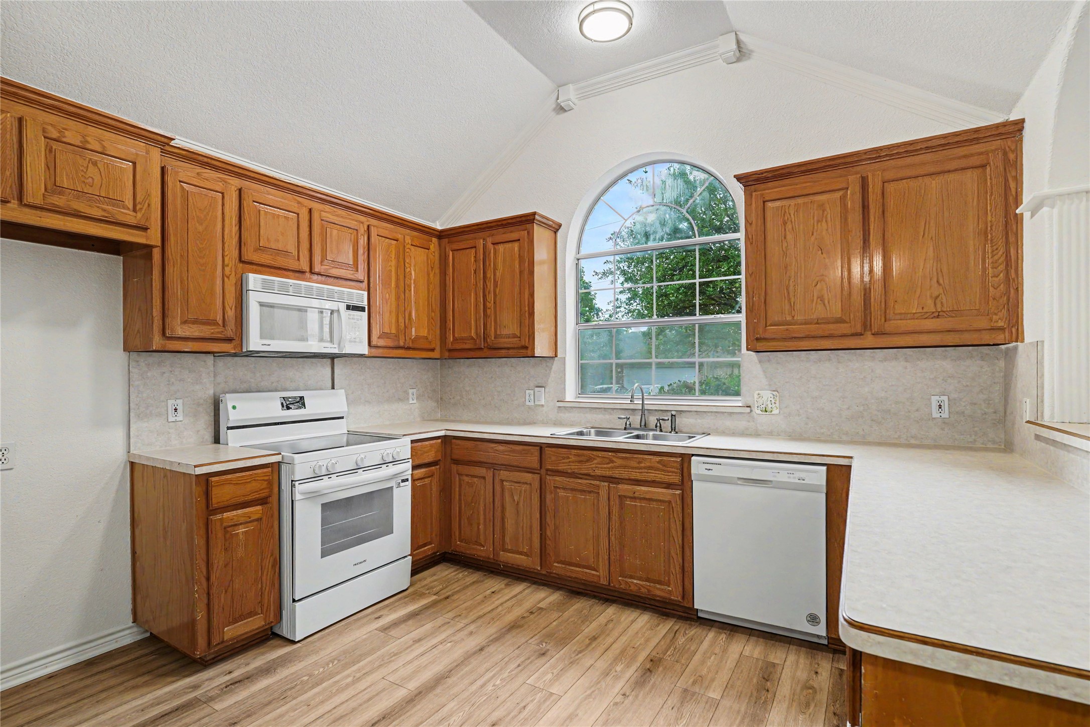1504 Clover Lane Granbury TX 76048