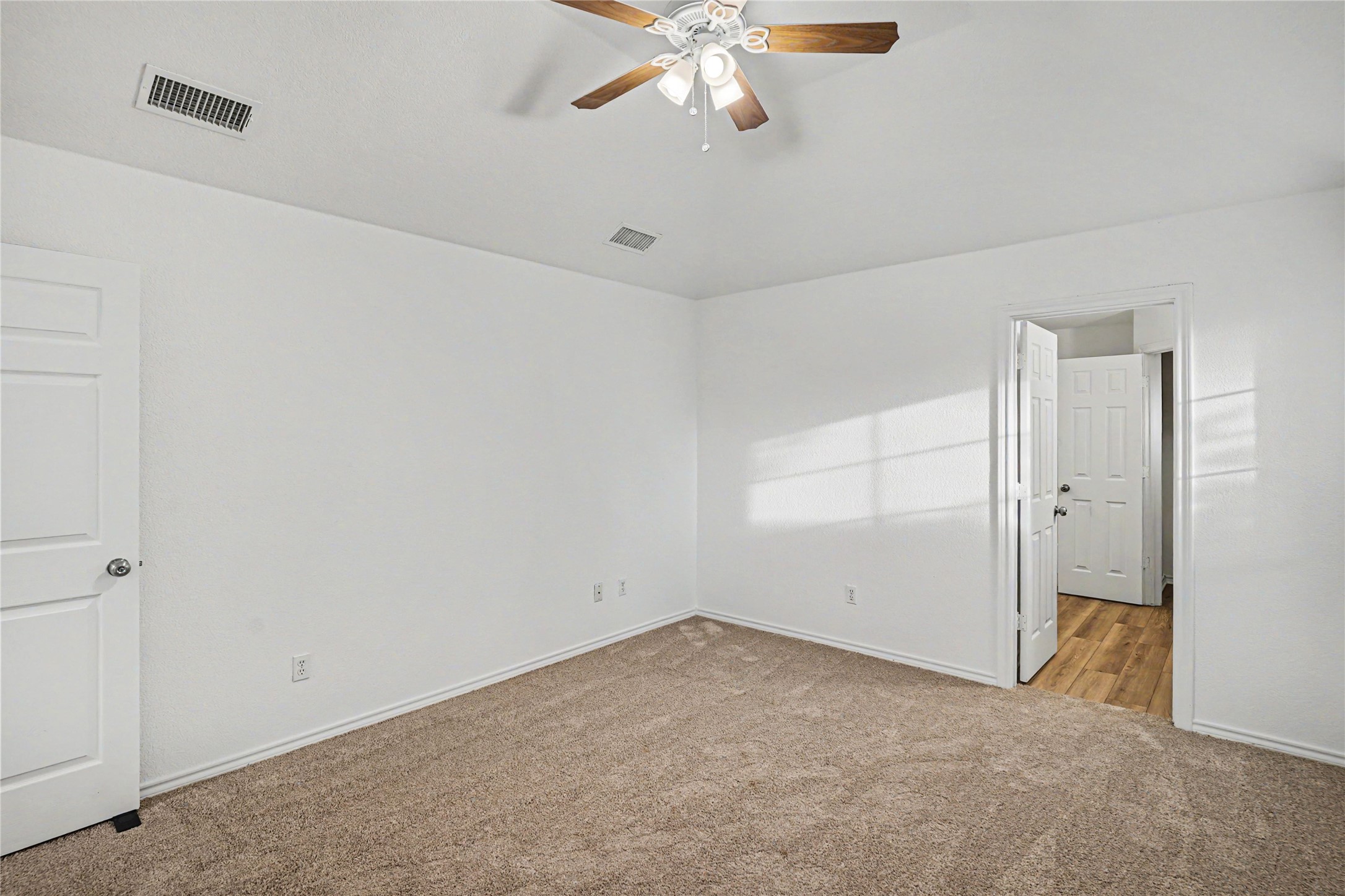 1504 Clover Lane Granbury TX 76048