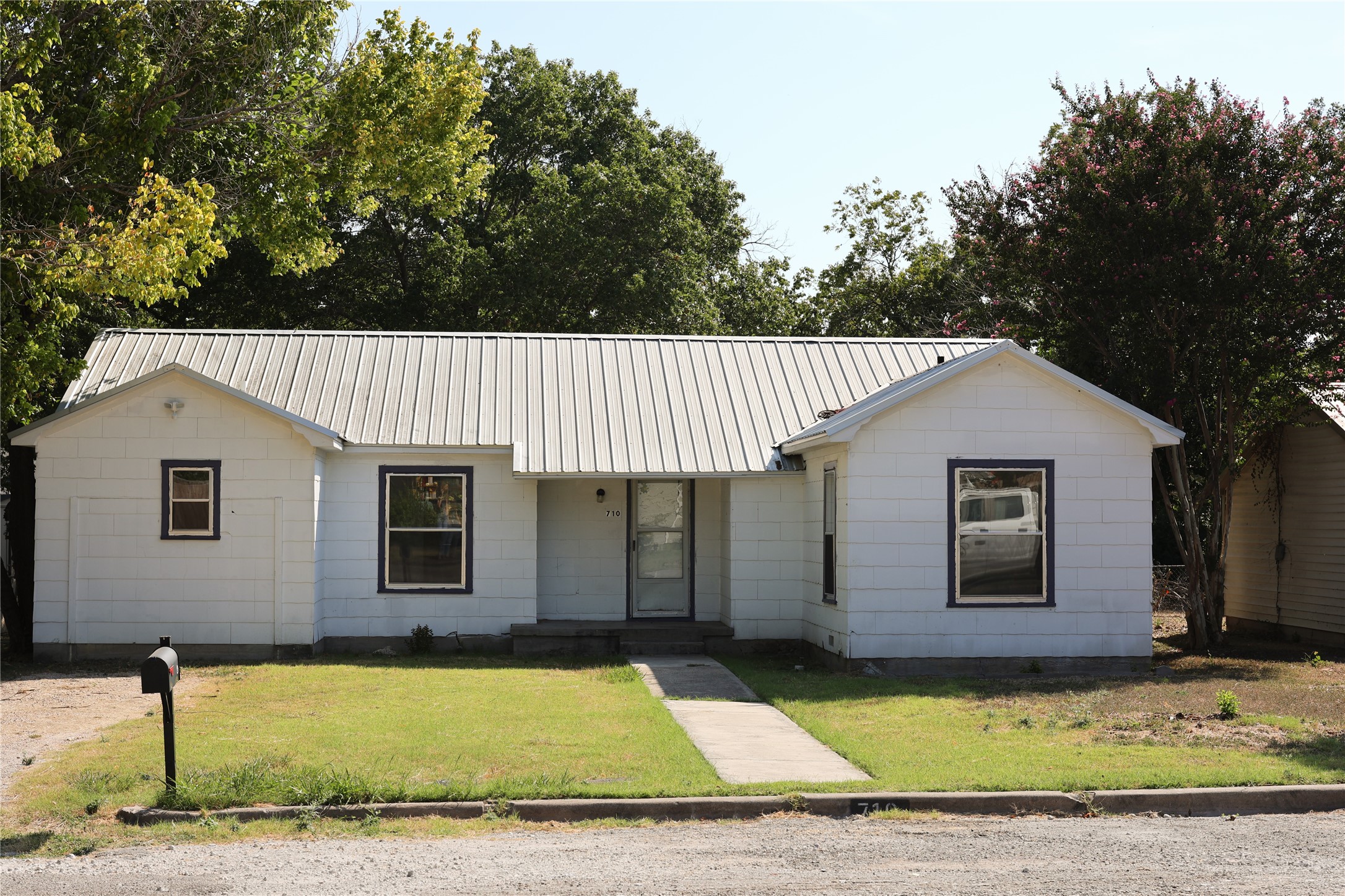 710 S Avenue I Clifton TX 76634