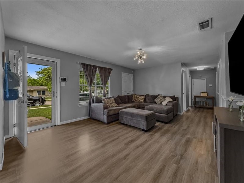 1310 E Inwood Drive Arlington TX 76010