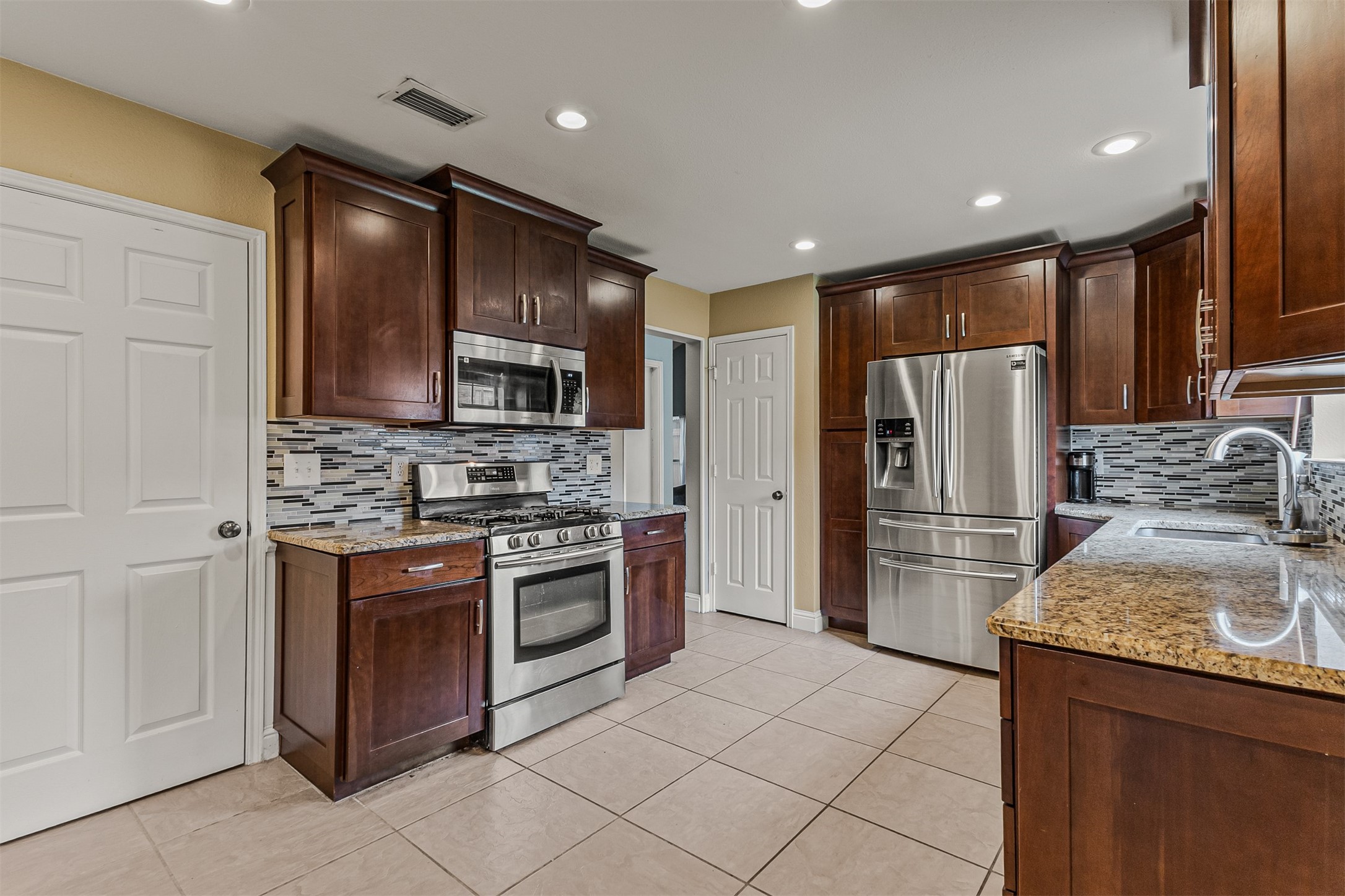 1116 Heather Lane Carrollton TX 75010