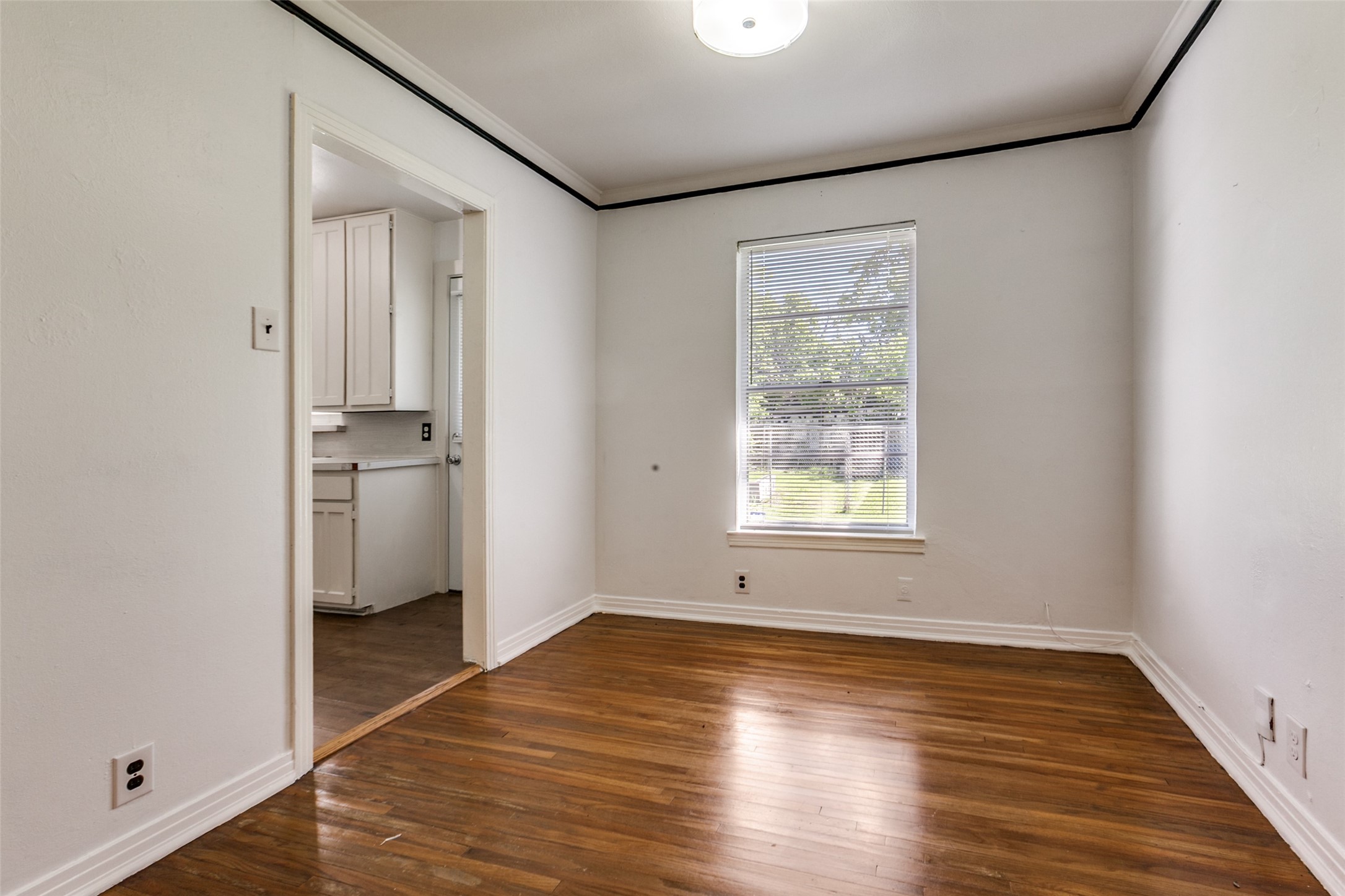 2140 Montalba Avenue Dallas TX 75228