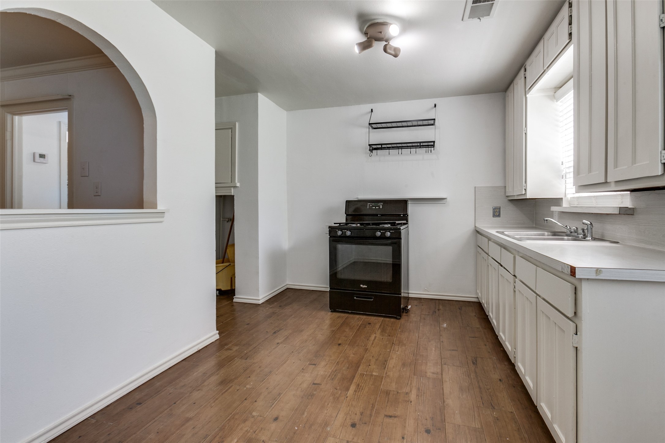 2140 Montalba Avenue Dallas TX 75228