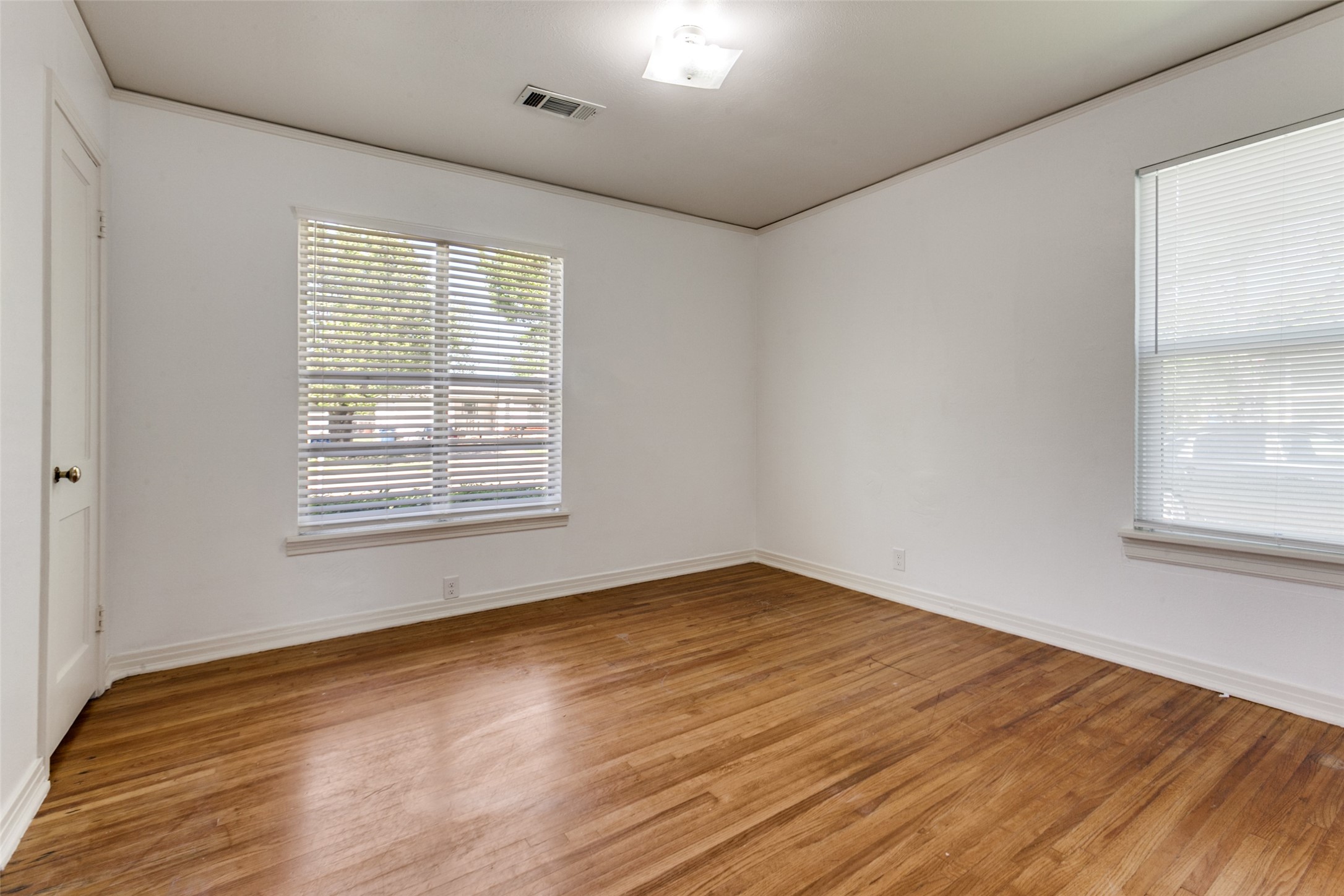 2140 Montalba Avenue Dallas TX 75228