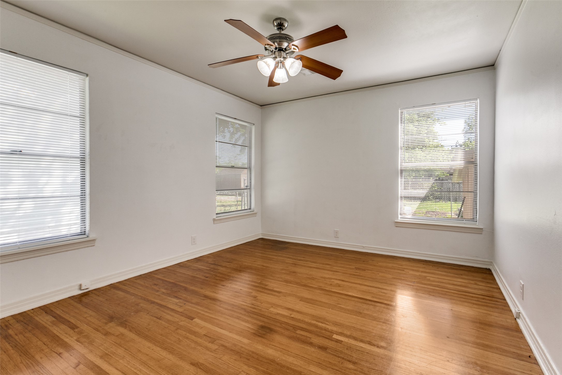 2140 Montalba Avenue Dallas TX 75228