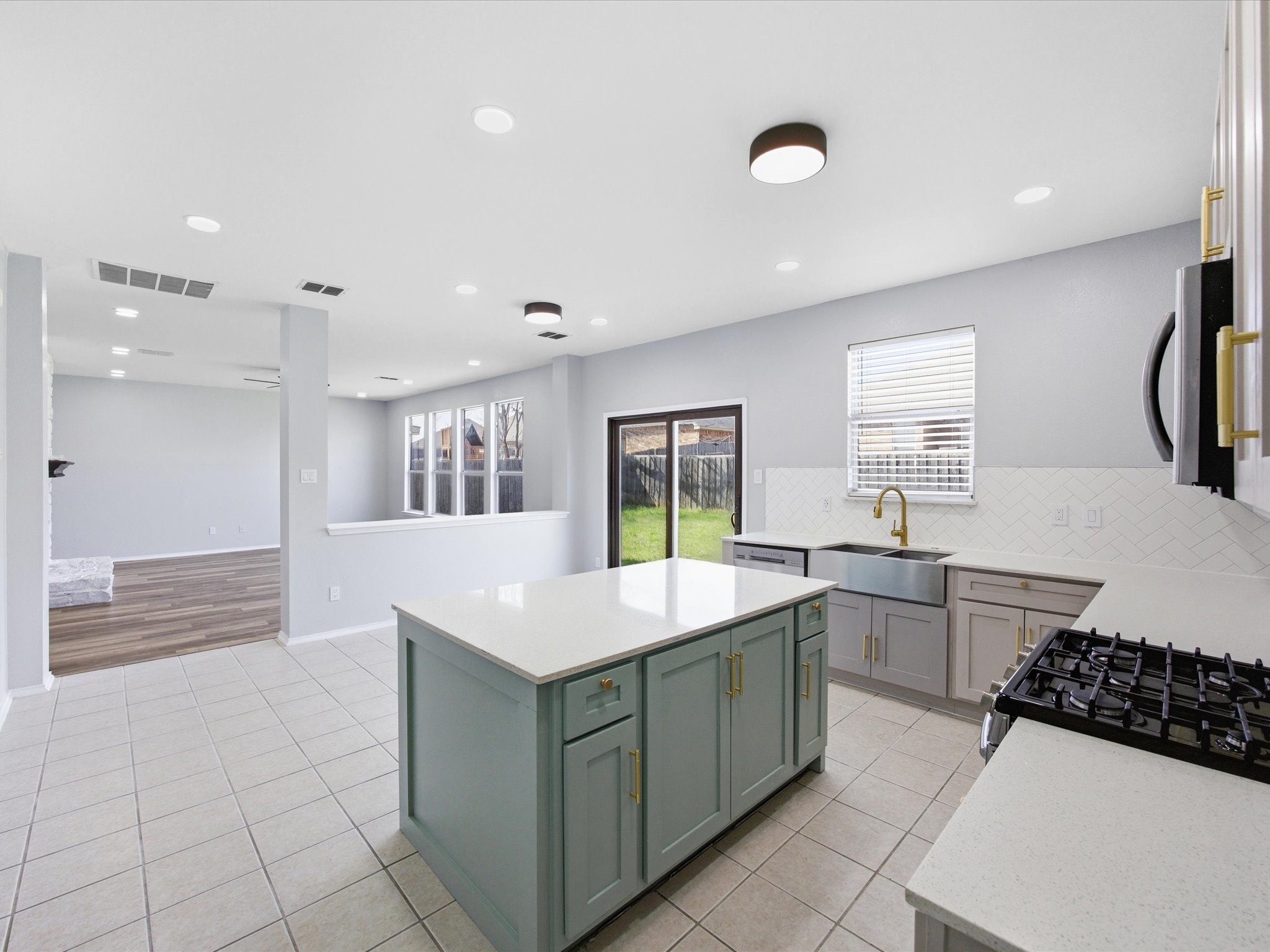 137 Heritage Drive Crowley TX 76036