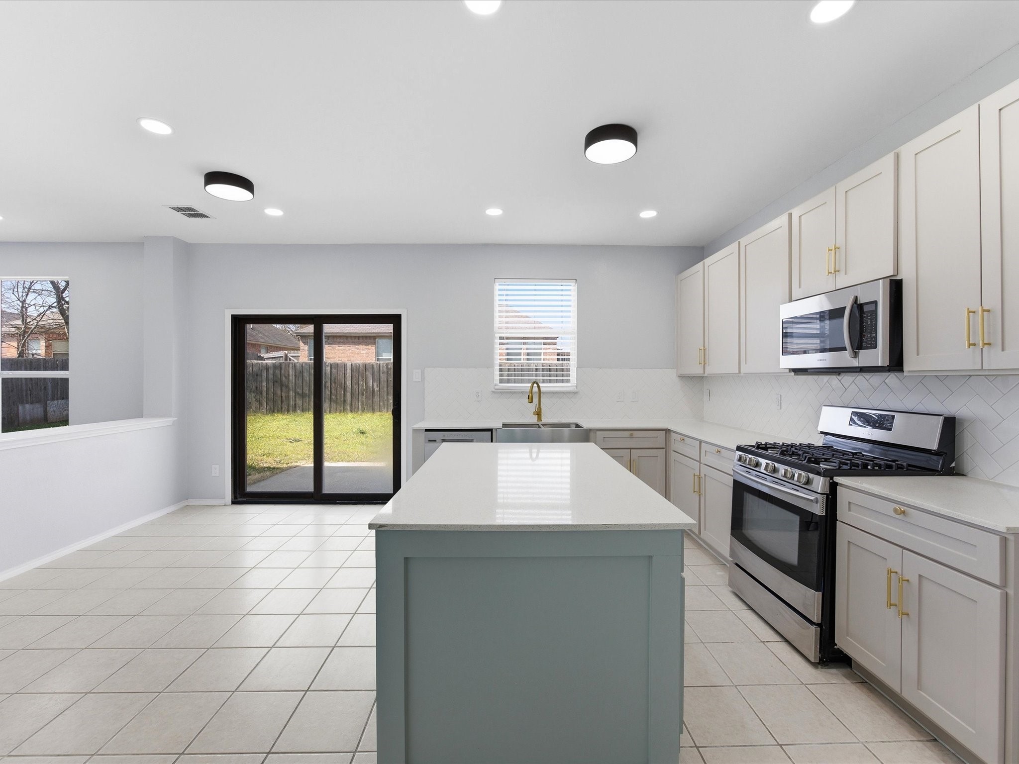 137 Heritage Drive Crowley TX 76036