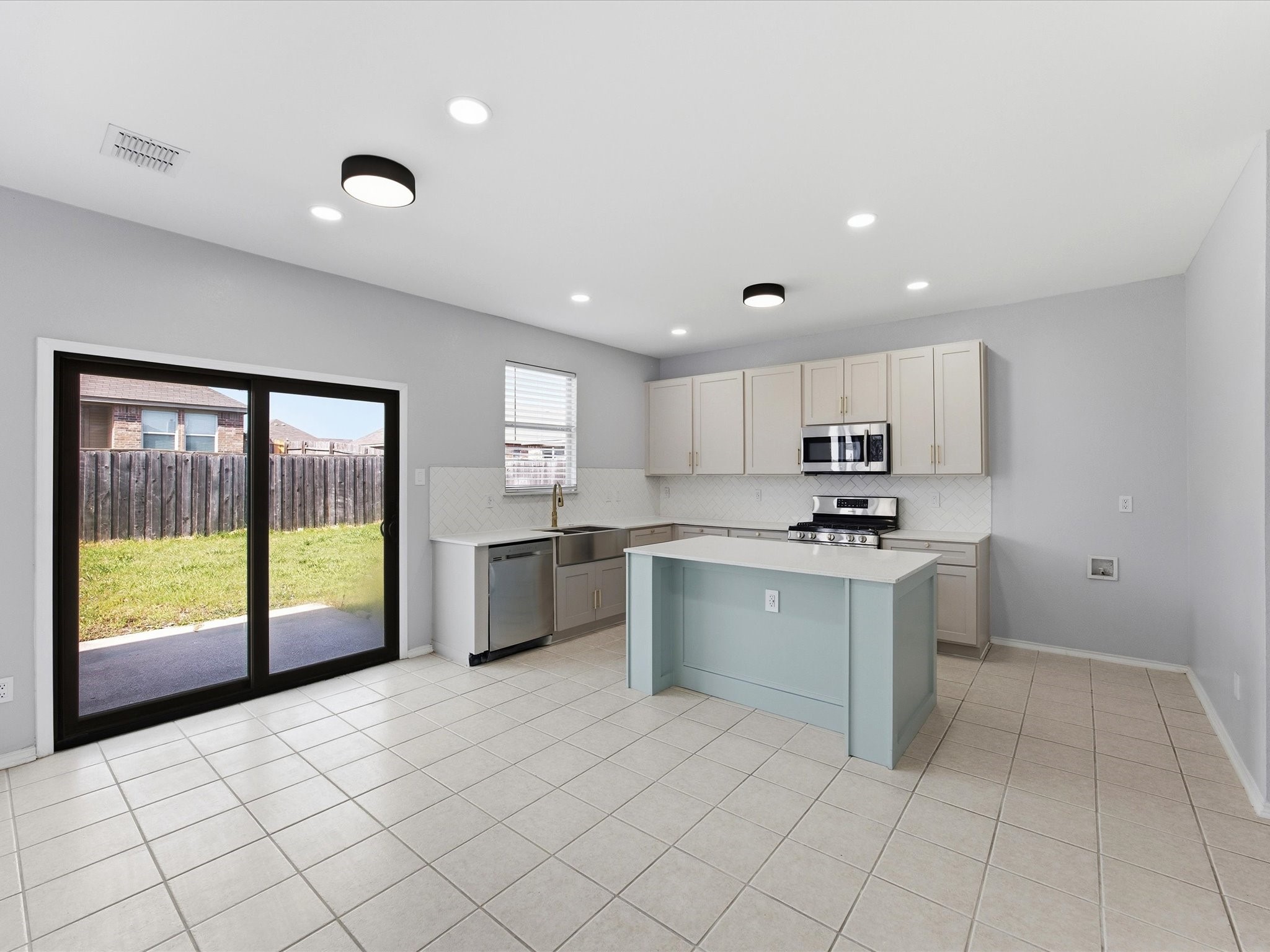 137 Heritage Drive Crowley TX 76036