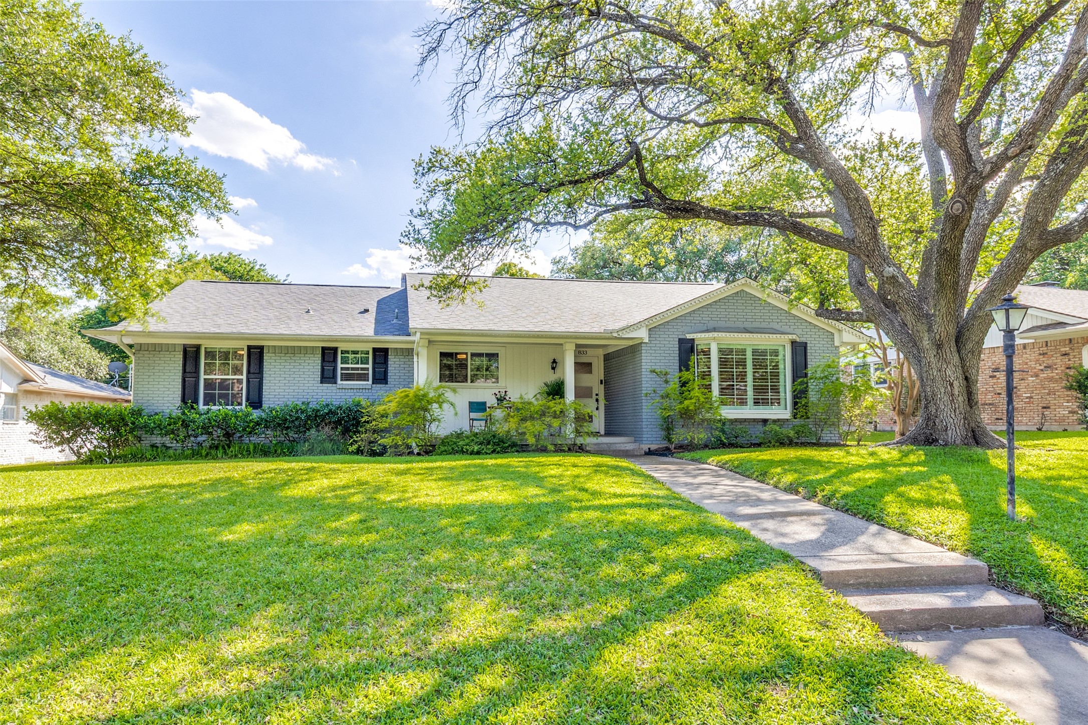 833 Overglen Drive Dallas TX 75218