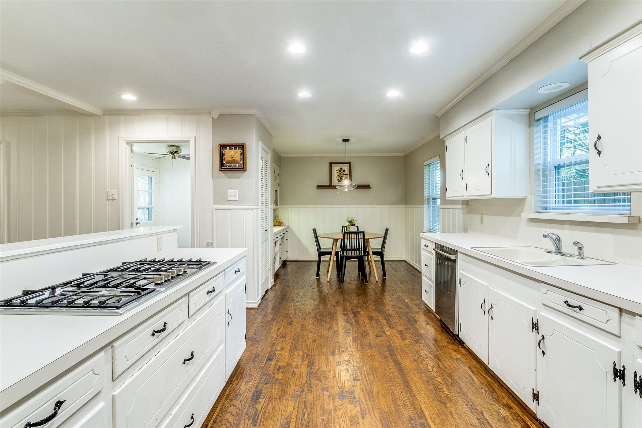 833 Overglen Drive Dallas TX 75218