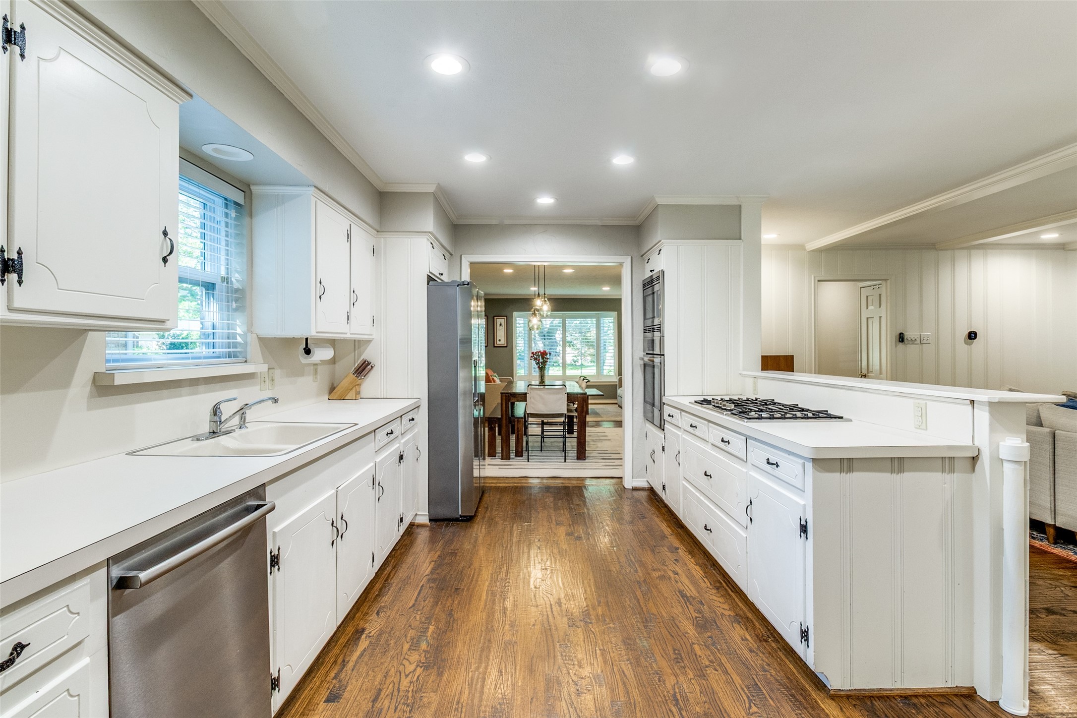 833 Overglen Drive Dallas TX 75218