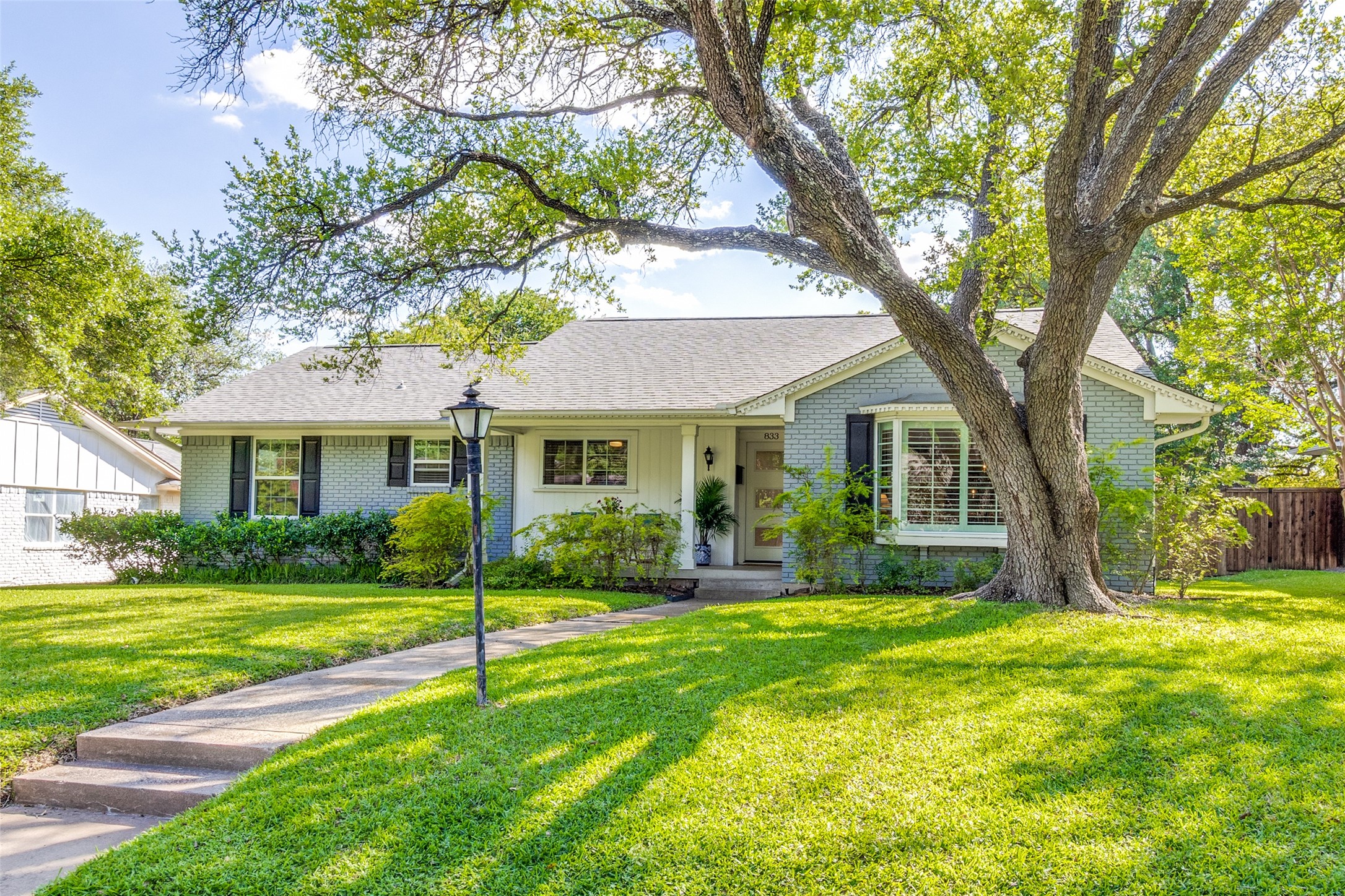 833 Overglen Drive Dallas TX 75218