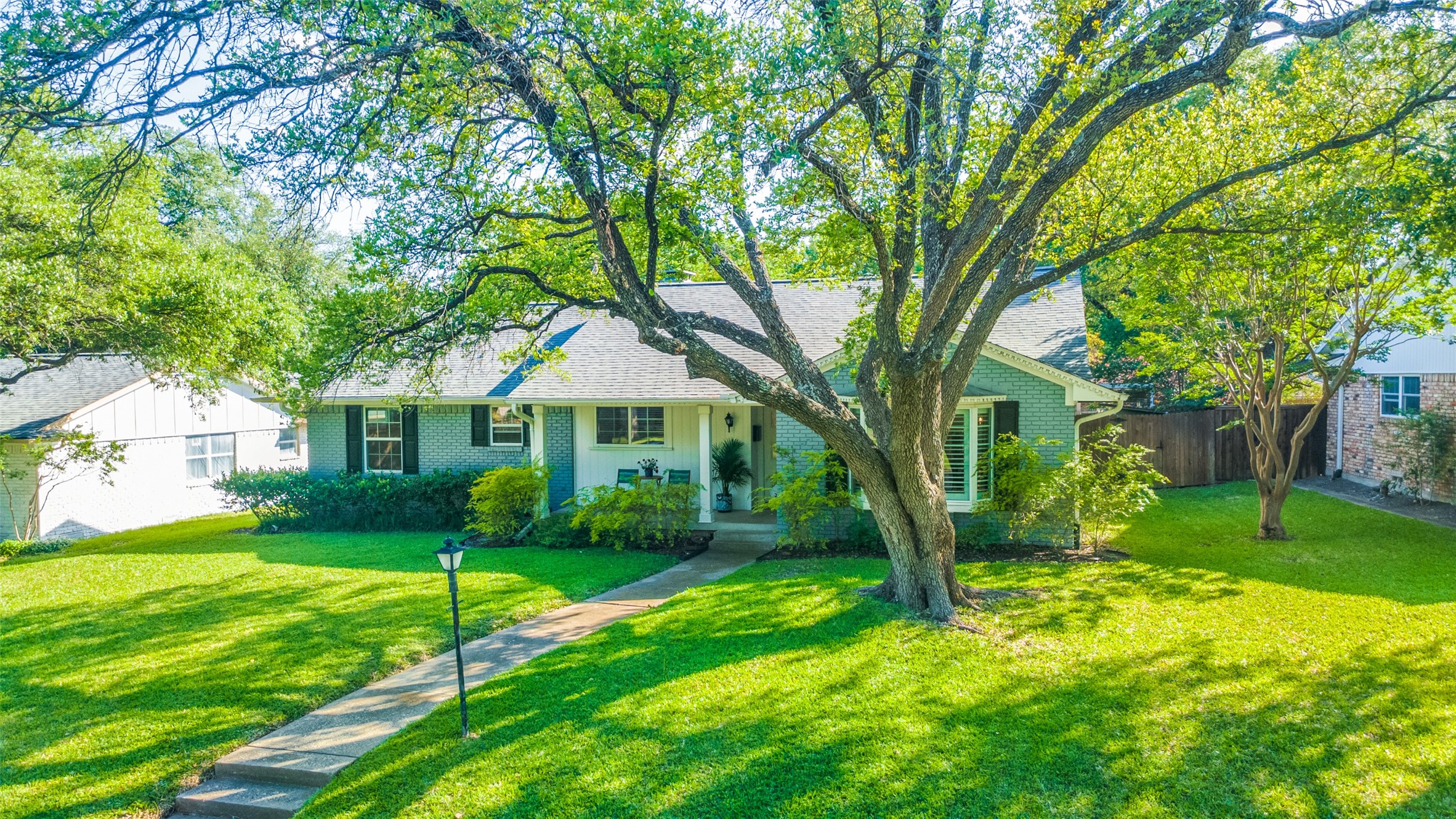 833 Overglen Drive Dallas TX 75218