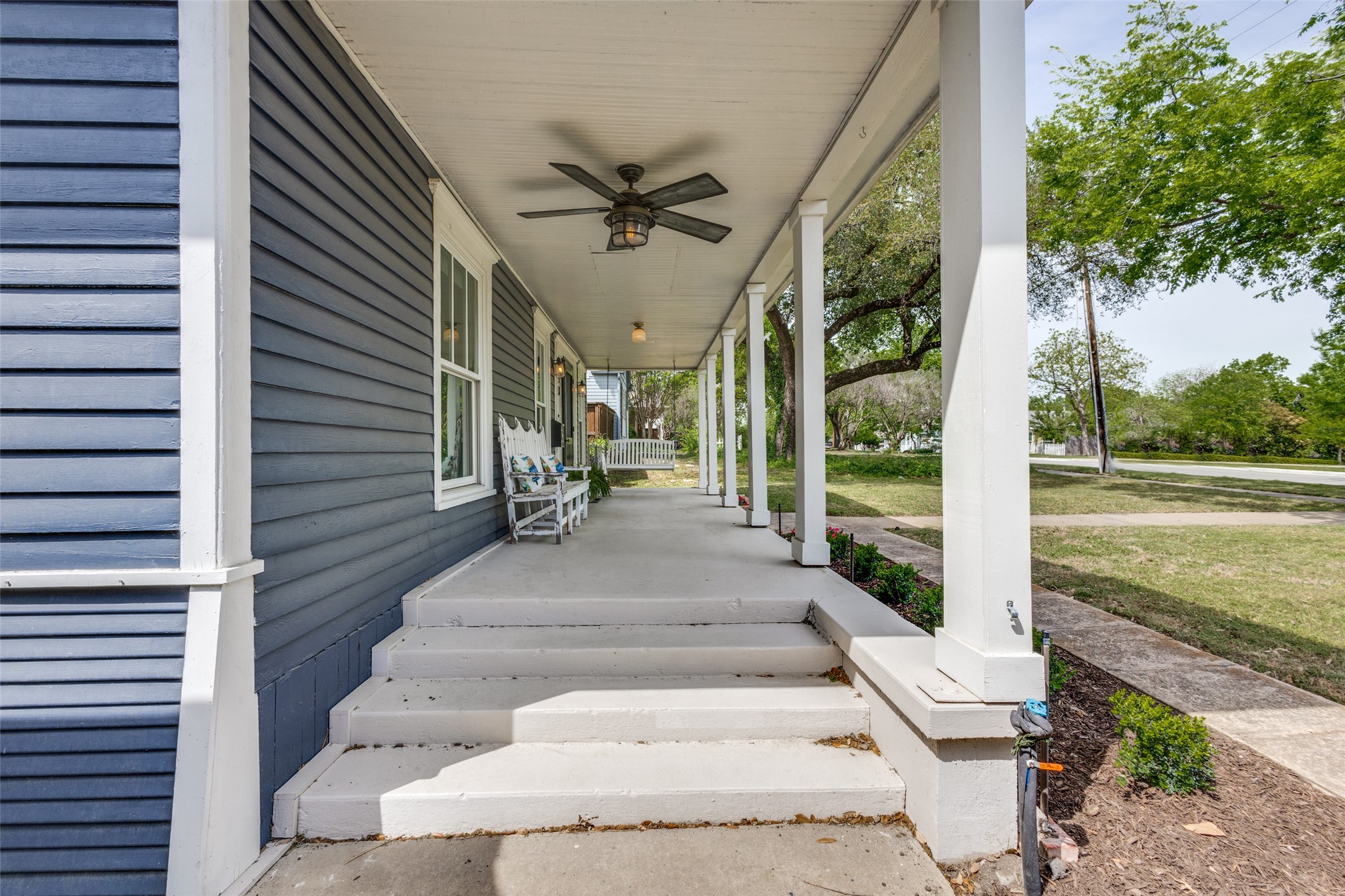 718 Parker Street Mckinney TX 75069
