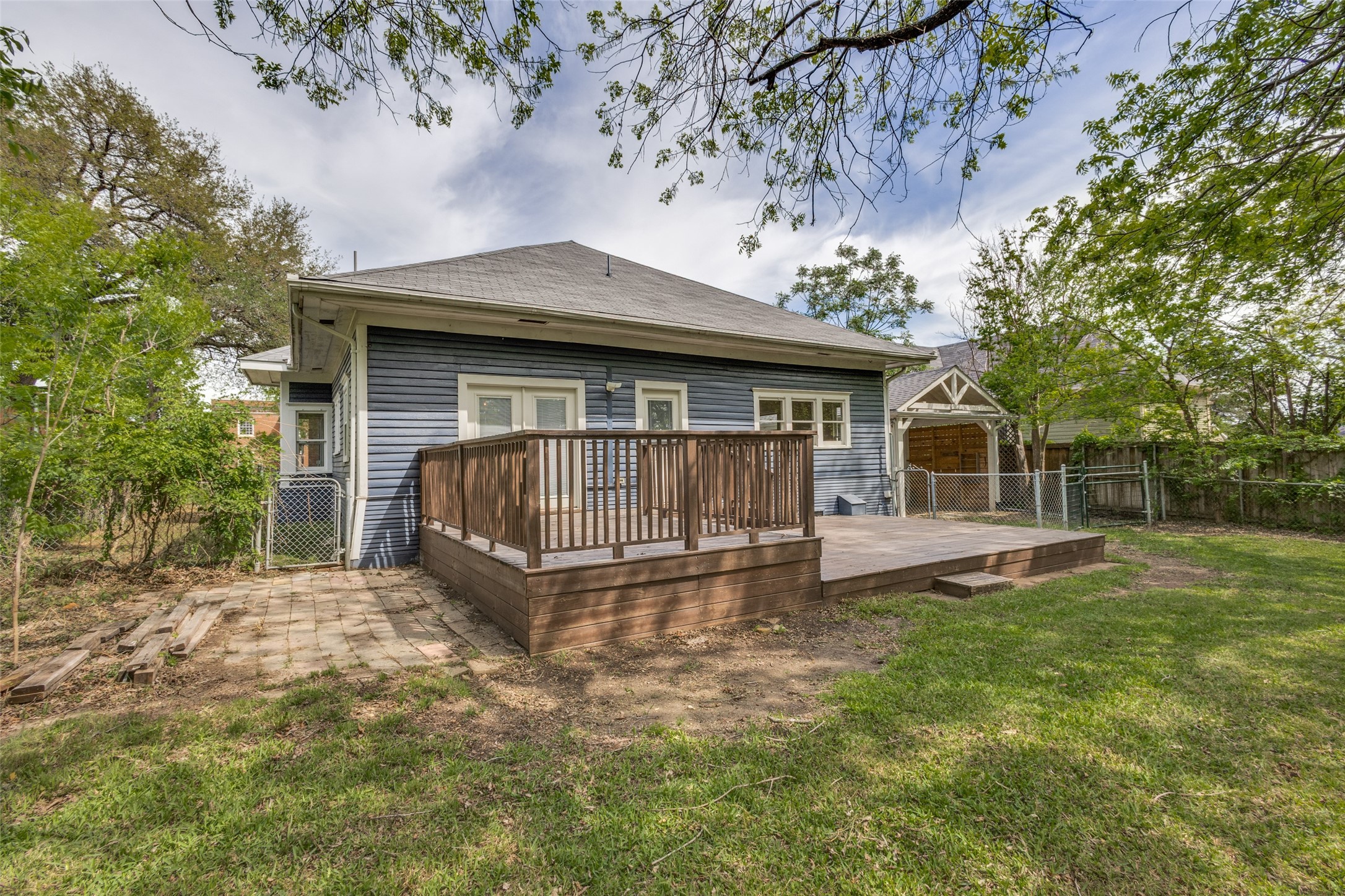 718 Parker Street Mckinney TX 75069