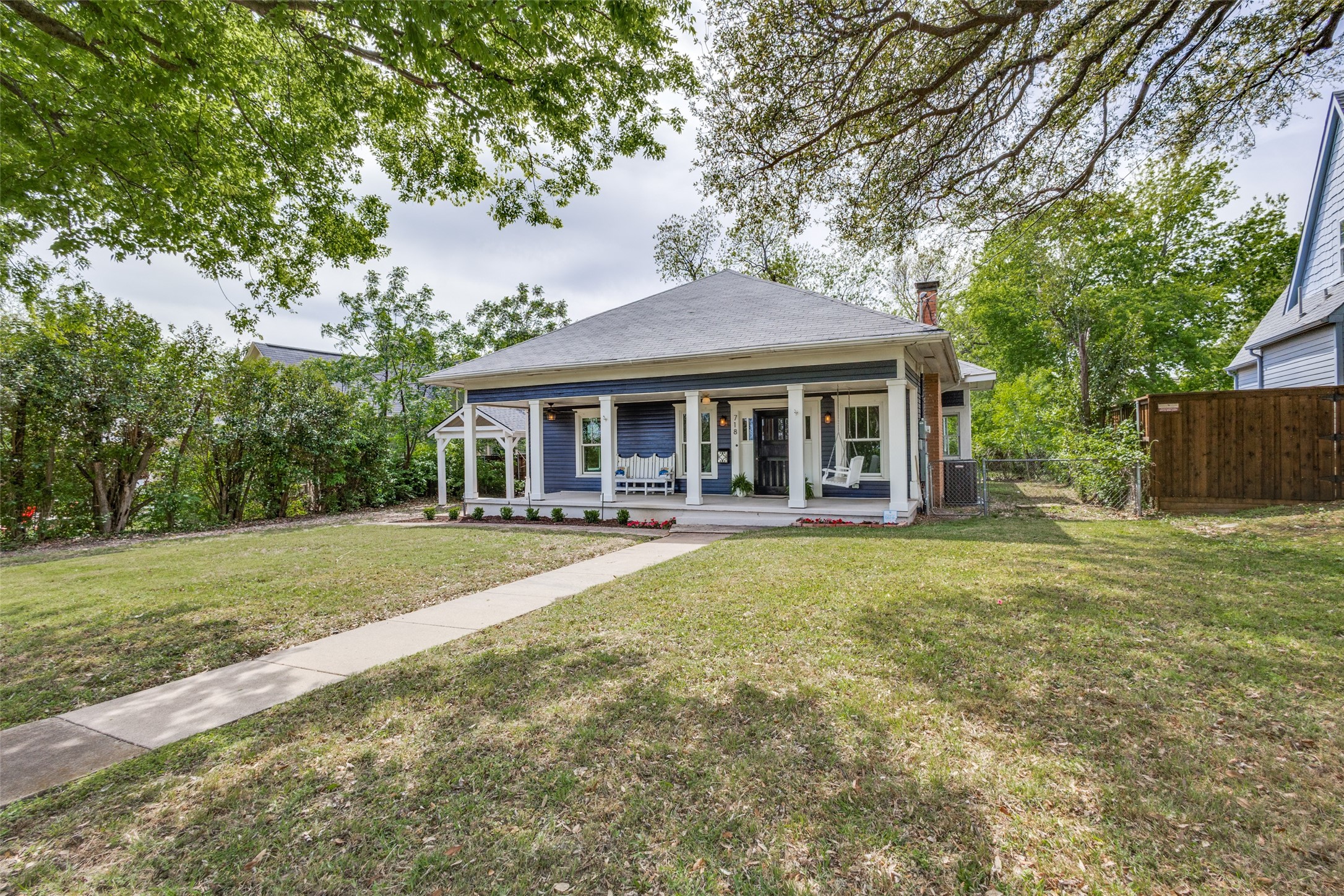 718 Parker Street Mckinney TX 75069