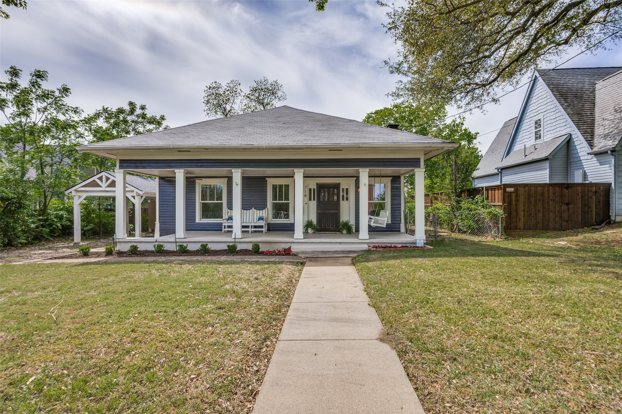 718 Parker Street Mckinney TX 75069