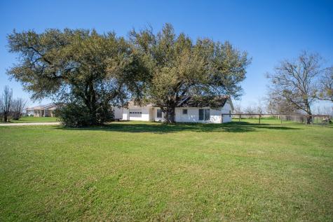 1916 S Highway 14 Groesbeck TX 76642