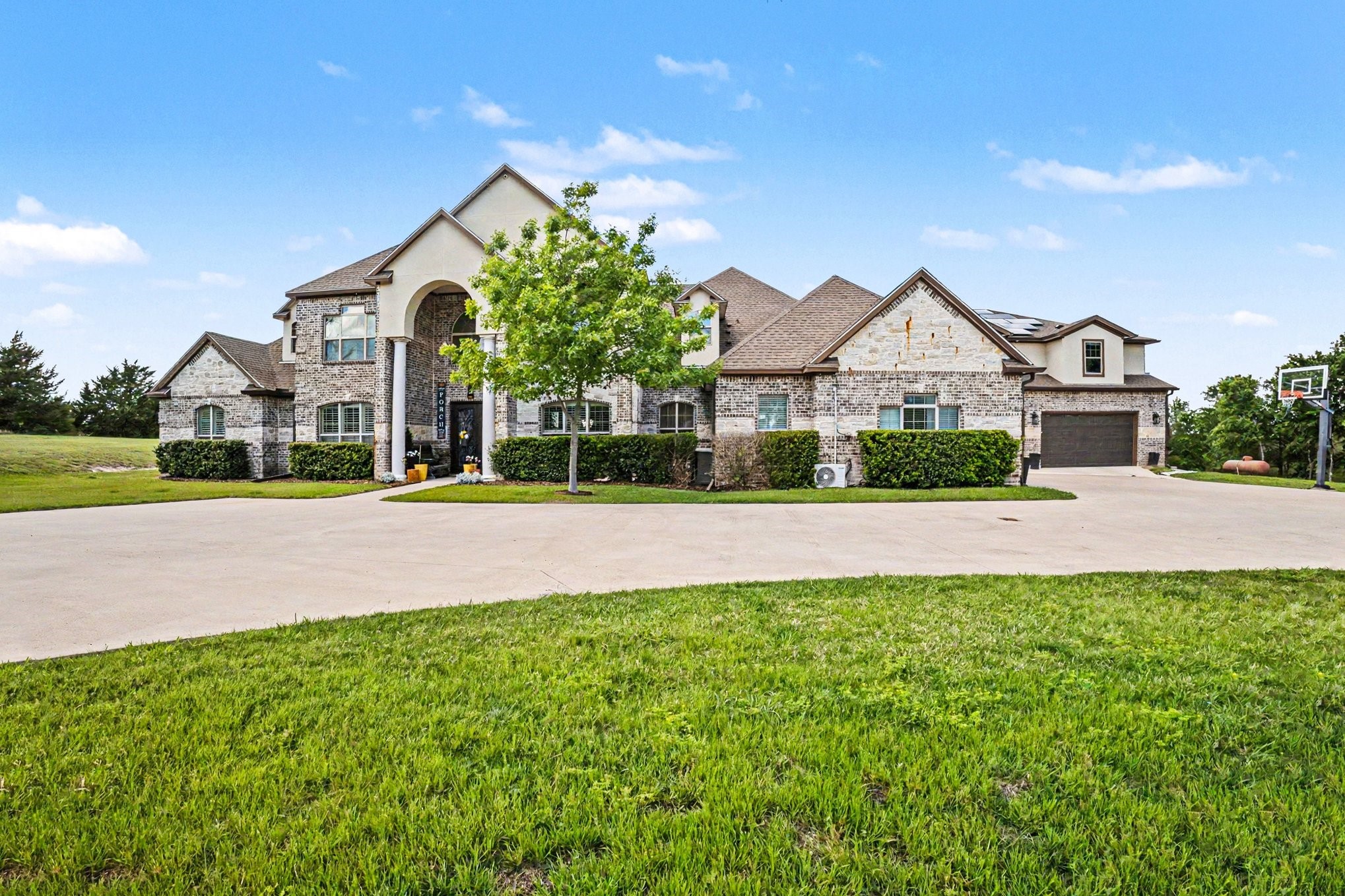 505 S Bluegrove Road Lancaster TX 75146