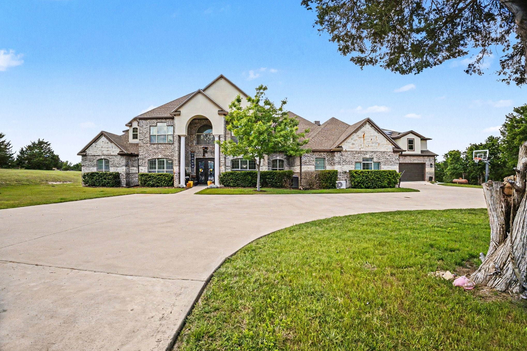 505 S Bluegrove Road Lancaster TX 75146