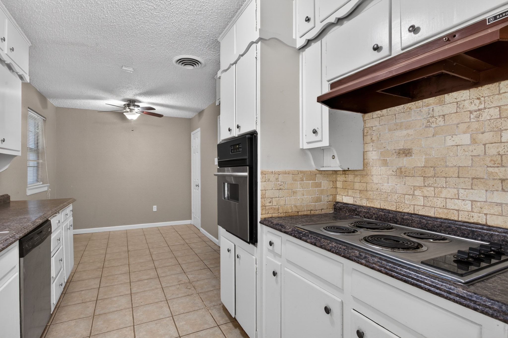 5732 Bonnie Wayne Street Haltom City TX 76117