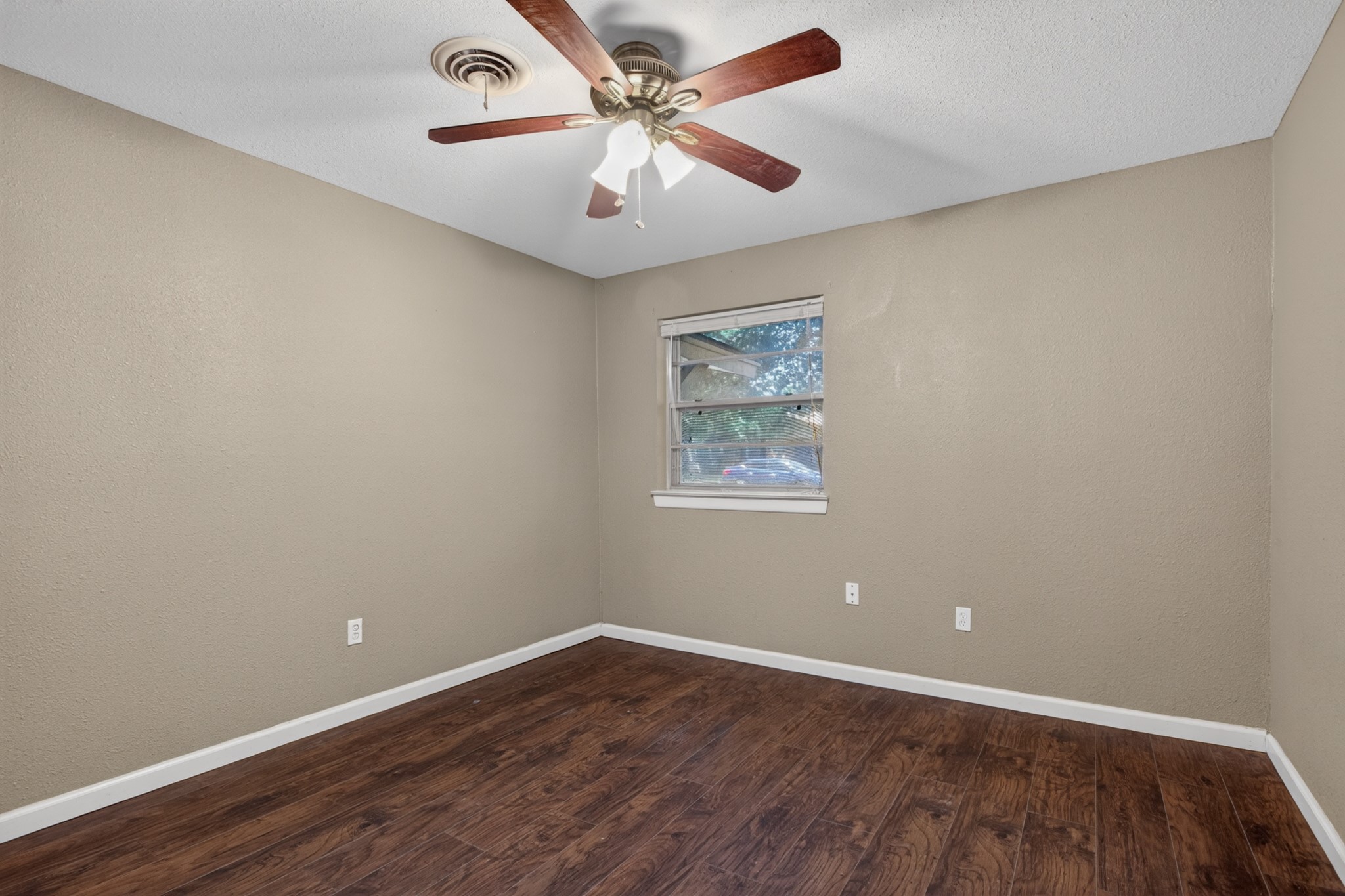 5732 Bonnie Wayne Street Haltom City TX 76117