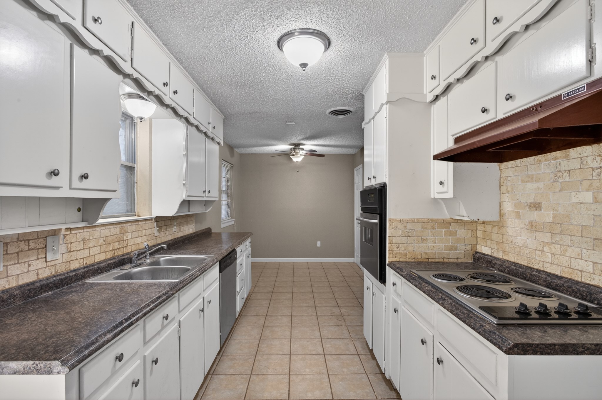 5732 Bonnie Wayne Street Haltom City TX 76117