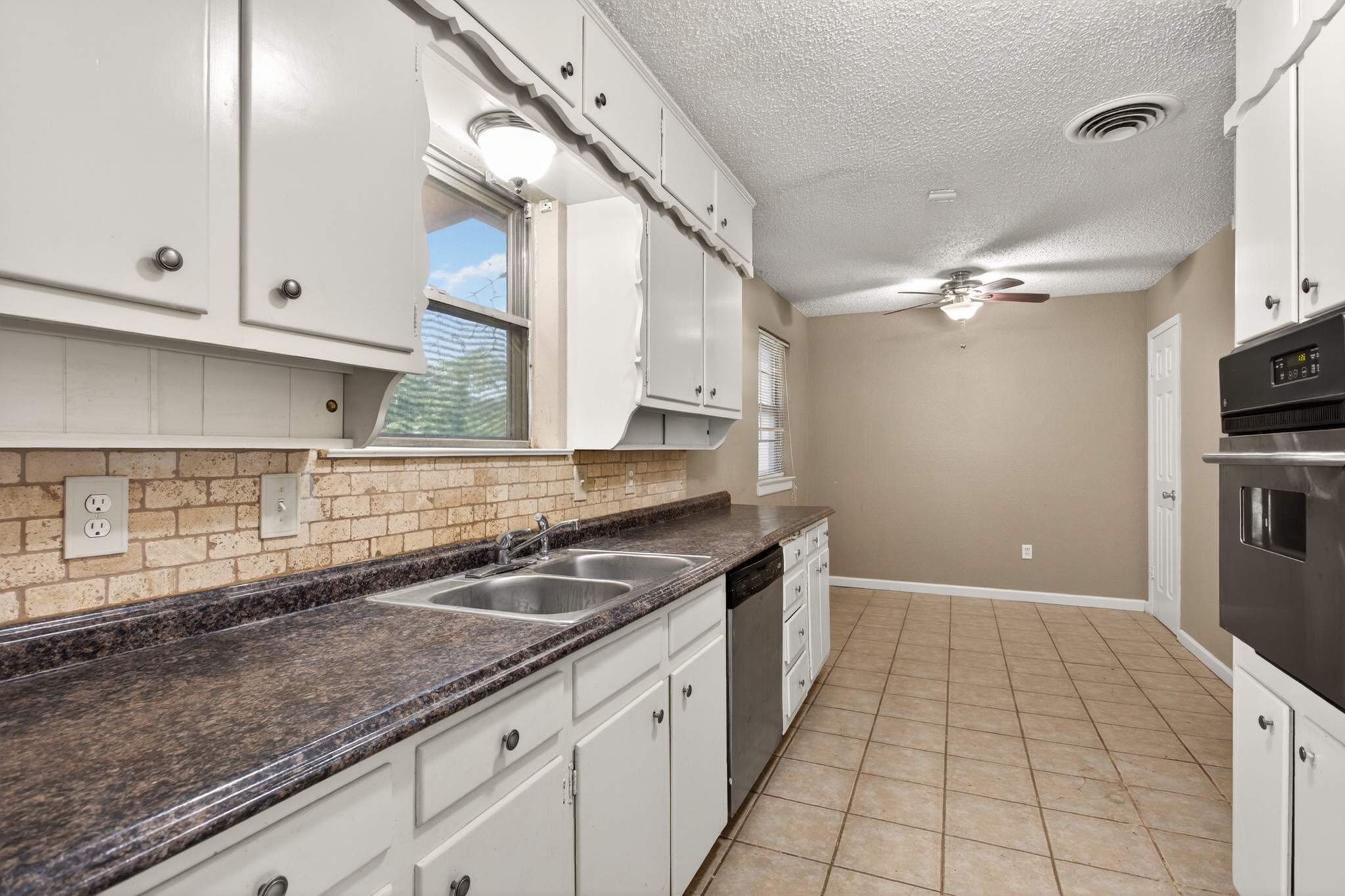5732 Bonnie Wayne Street Haltom City TX 76117